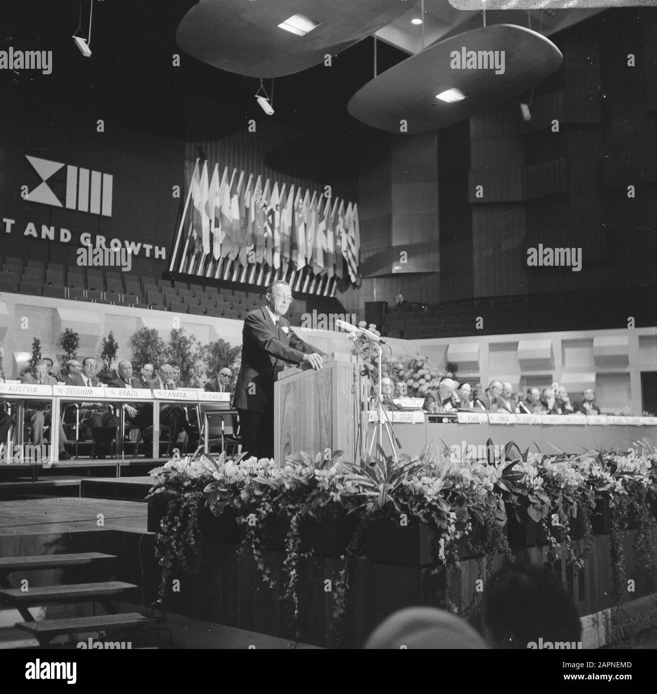 Congrès du Central Institute Training Sports leaders (CIO) à de Doelen à Rotterdam Prins Bernhard au cours du discours d'ouverture Date: 19 septembre 1966 lieu: Rotterdam, Zuid-Holland mots clés: Congrès, ouvertures, princes, discours Nom personnel: Bernhard, prince (1911-2004) Nom de l'institution: Doelen, The Banque D'Images