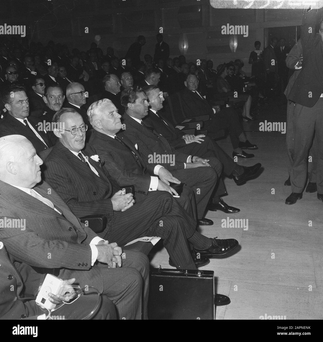 Congrès du Central Institute Training Sports leaders (CIO) à de Doelen à Rotterdam Prins Bernhard à de zaal Date: 19 septembre 1966 lieu: Rotterdam, Zuid-Holland mots clés: Congrès, princes, halls Nom personnel: Bernhard, prince (1911-2004) Nom de l'institution: Doelen, The Banque D'Images