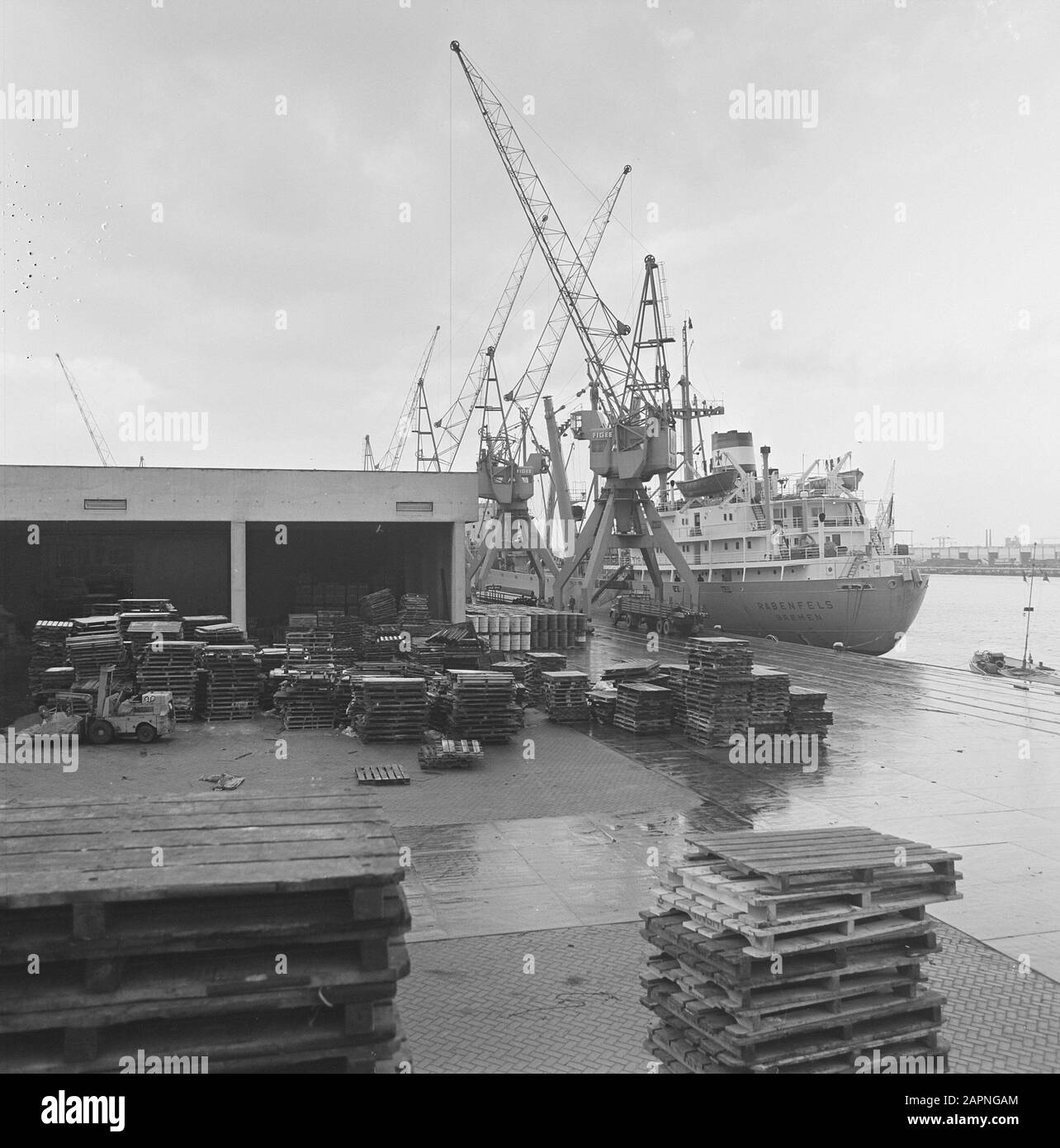 Port de Rotterdam navire au quai Date : 7 février 1969 lieu : Rotterdam, Zuid-Holland mots clés : ports, navires Banque D'Images