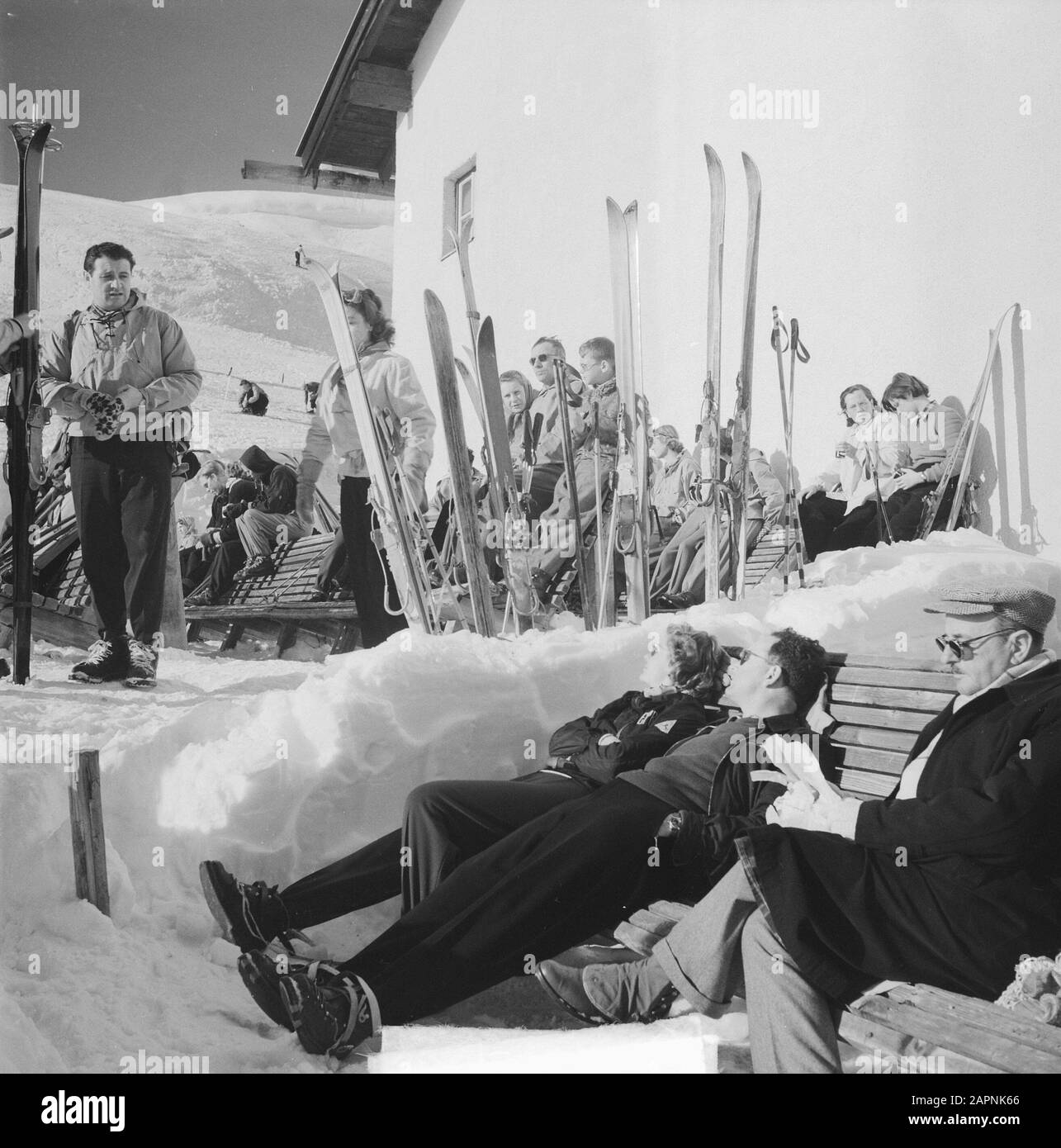 Paysages etc. Tyrol Stations De Ski Date: 29 décembre 1950 lieu: Autriche, Tyrol mots clés: Montagnes, paysages, ski Banque D'Images