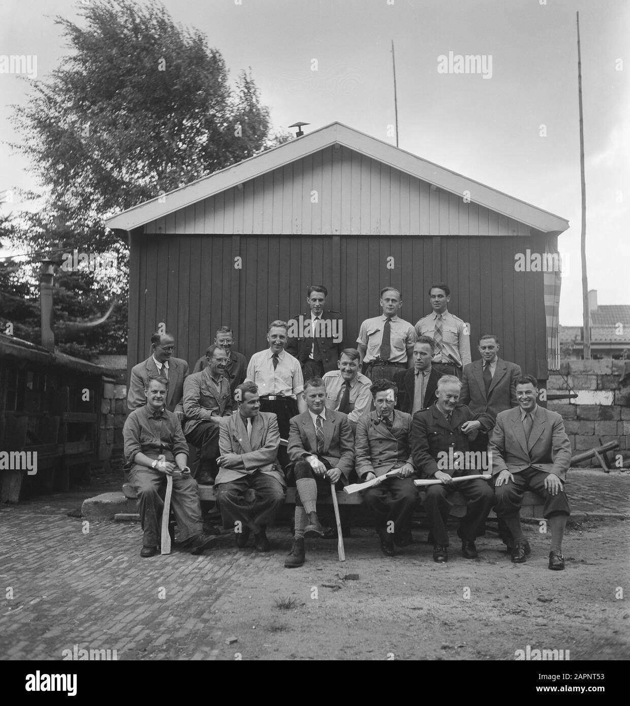 Travail du bois, bâtiments, travailleurs, photos de groupe Date: Non daté mots clés: Travailleurs, bâtiments, photos de groupe, travail du bois Banque D'Images