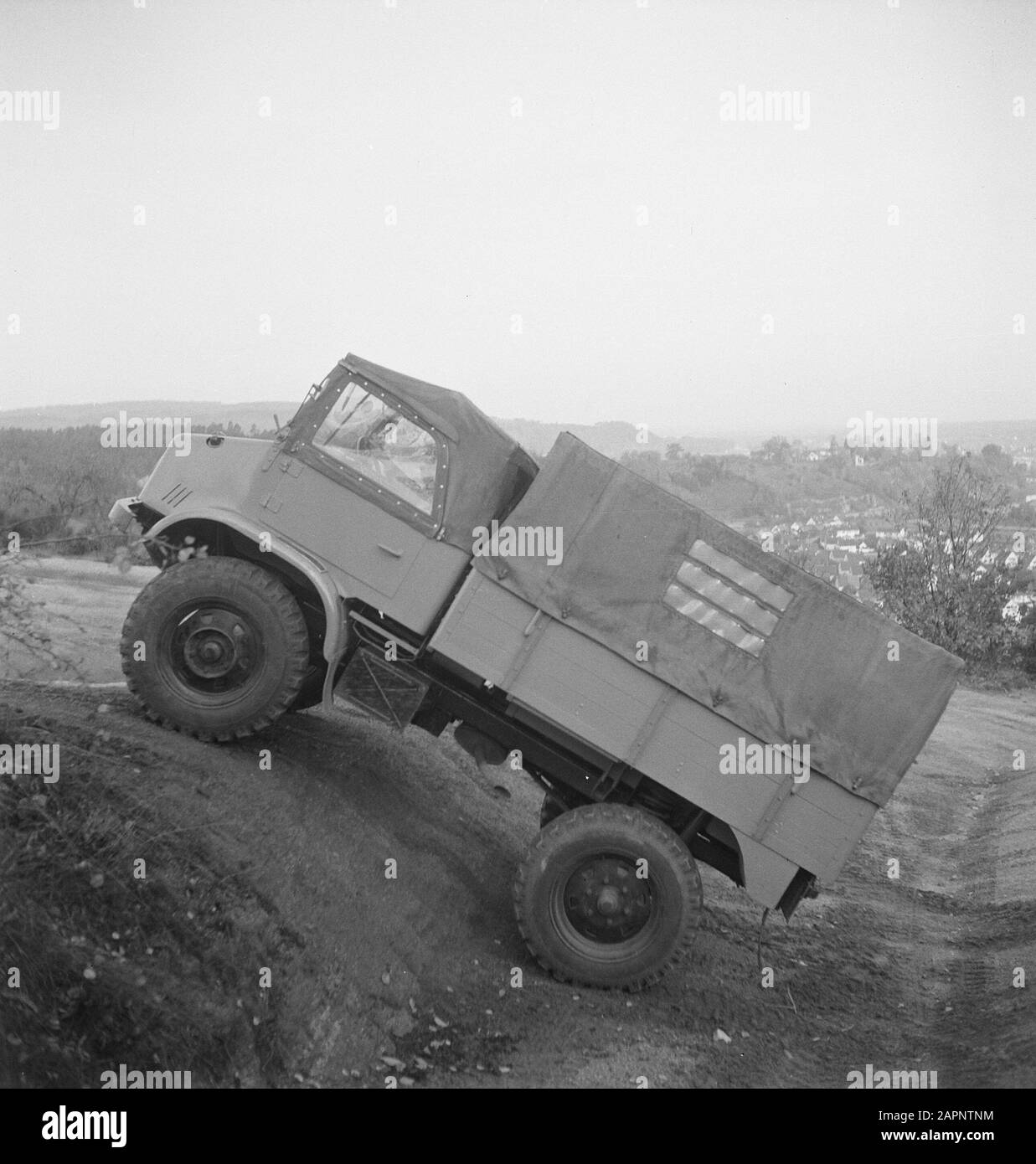 Camions, routes de sable, collines Date: Non daté mots clés: Collines, camions, routes de sable Banque D'Images