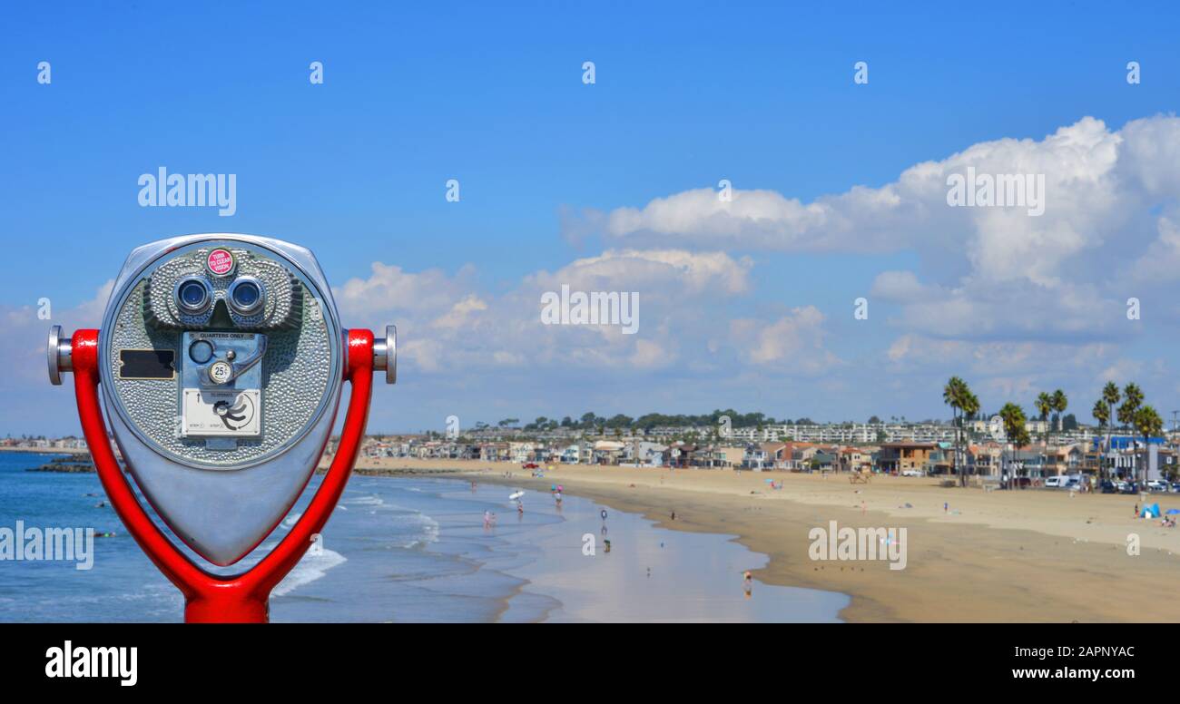 Vue sur une plage en Californie dans la région du Grand Los Angeles, spectateur binoculaire Banque D'Images