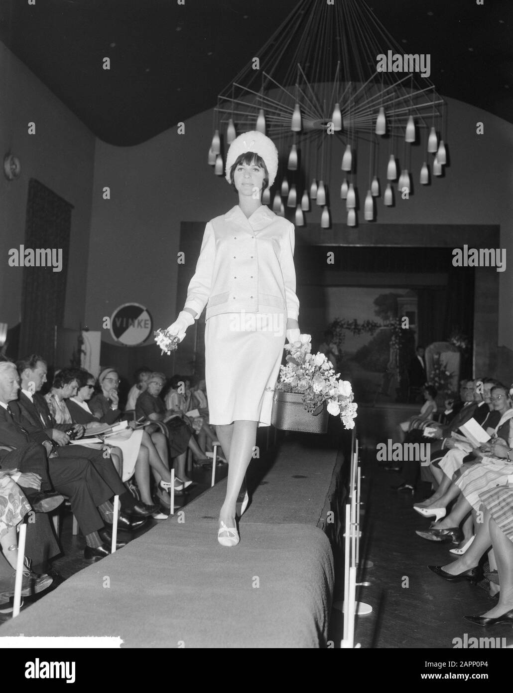Fleuropiade 1963 s'est tenue à Utrecht. Robe De Mariage Date : 5 Juin 1963 Lieu : Utrecht Banque D'Images