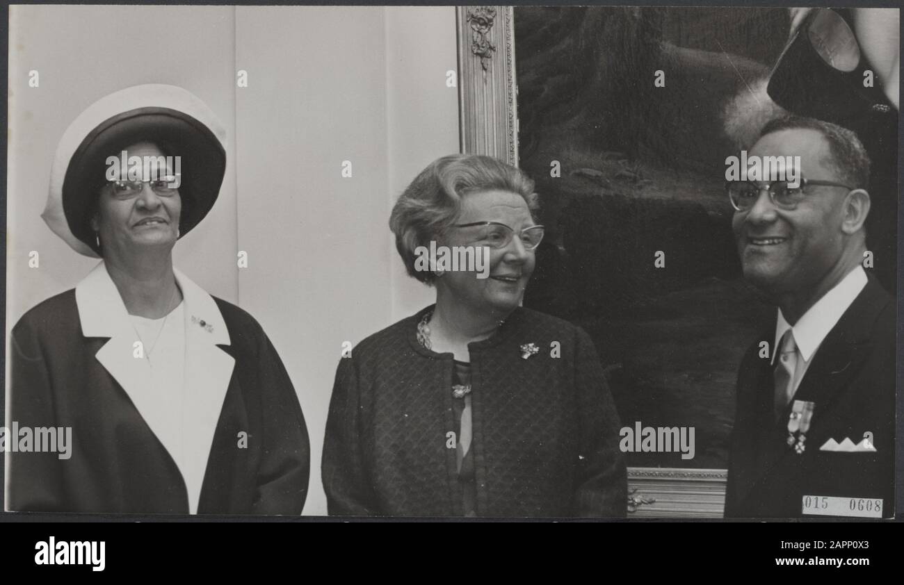 Maison royale, reines, reçus, gouverneurs, portraits, Ferrier J. droite., Juliana, Queen, Utrecht Date: 19 mars 1968 lieu: Soestdijk, Utrecht mots clés: Govereurs, reines, maison royale, reçus, portraits Nom personnel: Ferrier J. droite., Juliana, Reine Banque D'Images