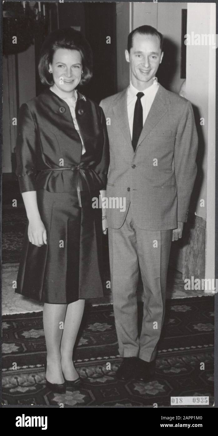 Série 018-0934 t/m 018-0936 premiers portraits Irene et Carel-Hugo après leur engagement Date: 9 février 1964 lieu: Soestdijk, Utrecht mots clés: Maison royale, portraits, princes, princesses, engagements Nom personnel: Carlos Hugo, prince, Irene, princesse Banque D'Images