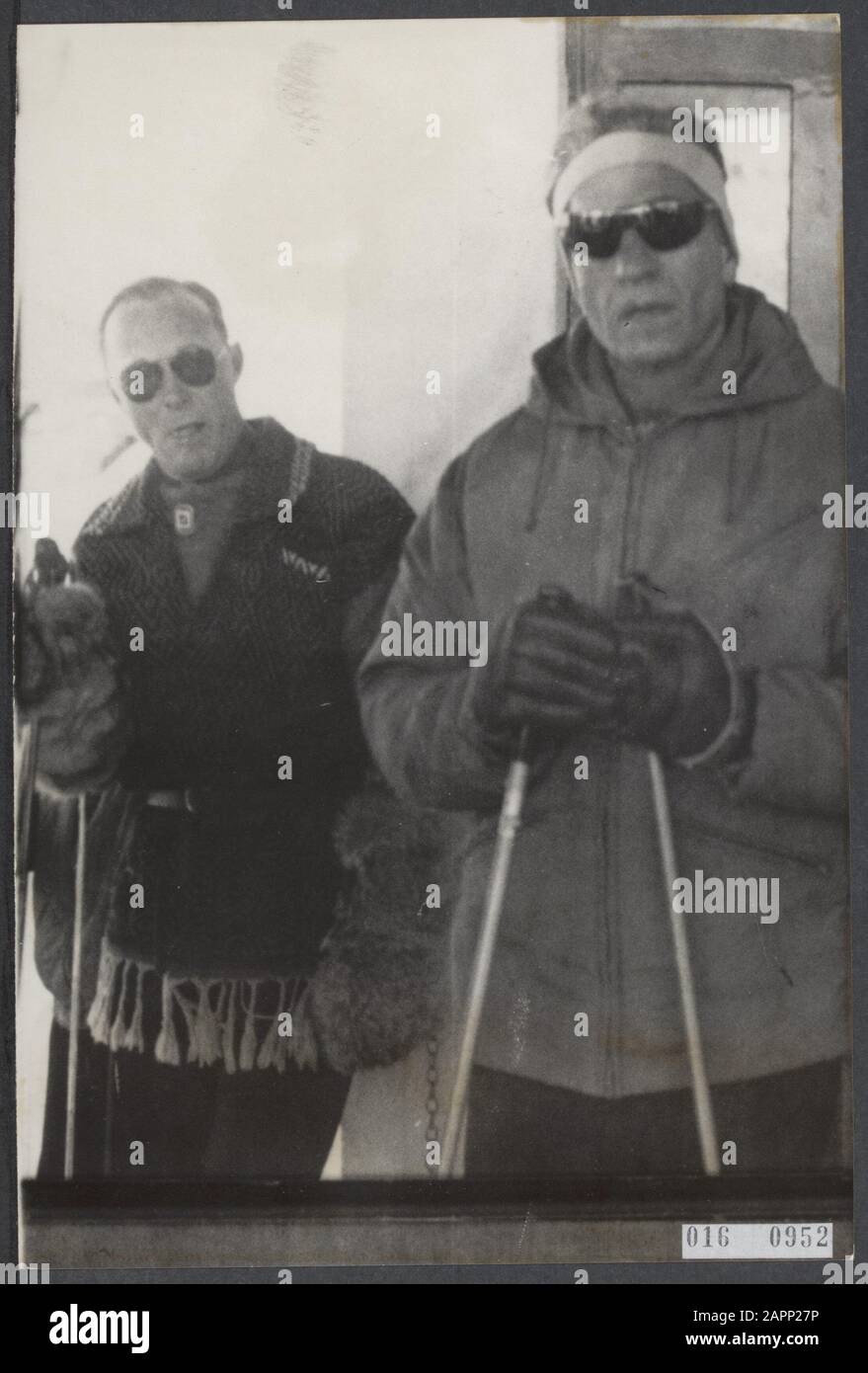 Maison royale, princes, sports d'hiver, vacances, ski, shahs, Lizum Date: 3 février 1964 lieu: Innsbruck, Lizum, Autriche mots clés: Maison royale, princes, shahs, ski, vacances, sports d'hiver Nom personnel: Bernhard (prince Pays-Bas), Pahlevi, R. Banque D'Images