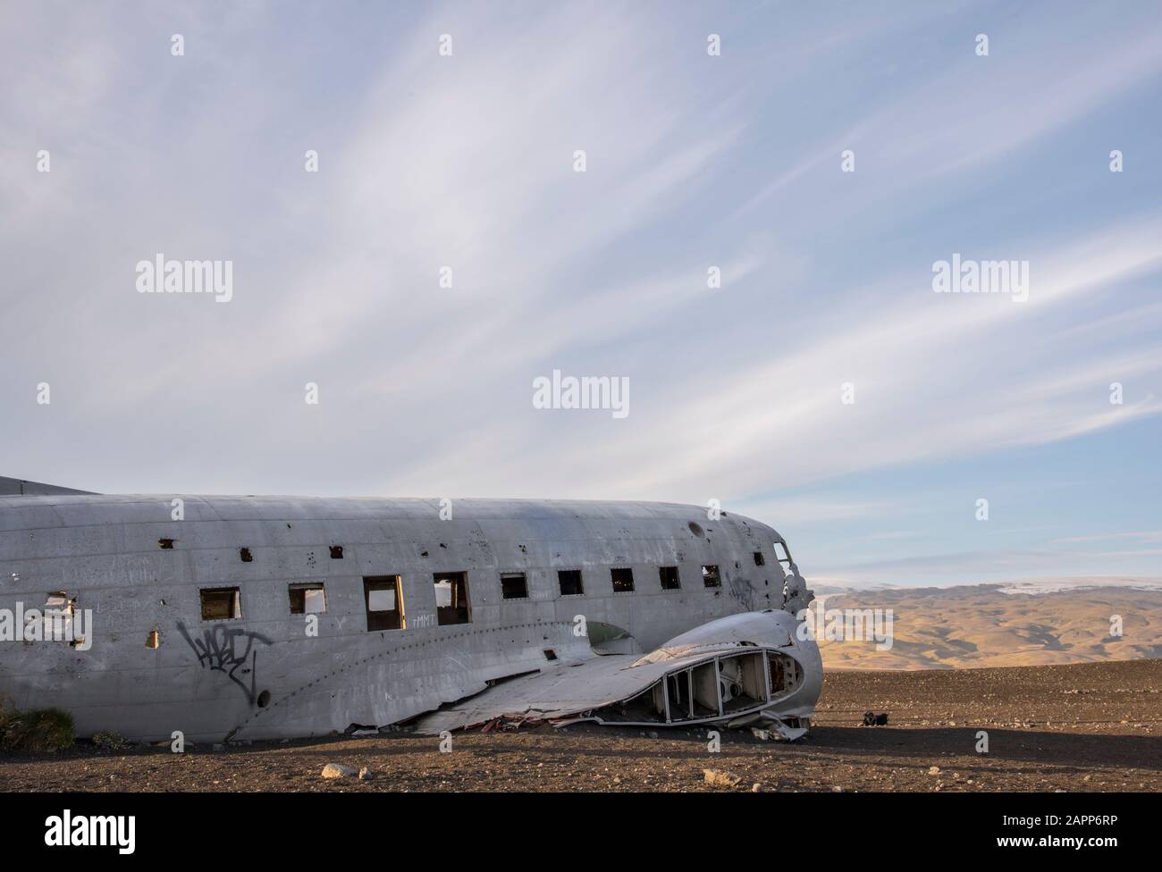 DC-3 US Navy plane Crash Épave site à Vik, Islande C'est l'un des lieux de photographie les plus emblématiques et les plus hantants d'Islande. Le Samedi 24 Novembre 1973. Banque D'Images