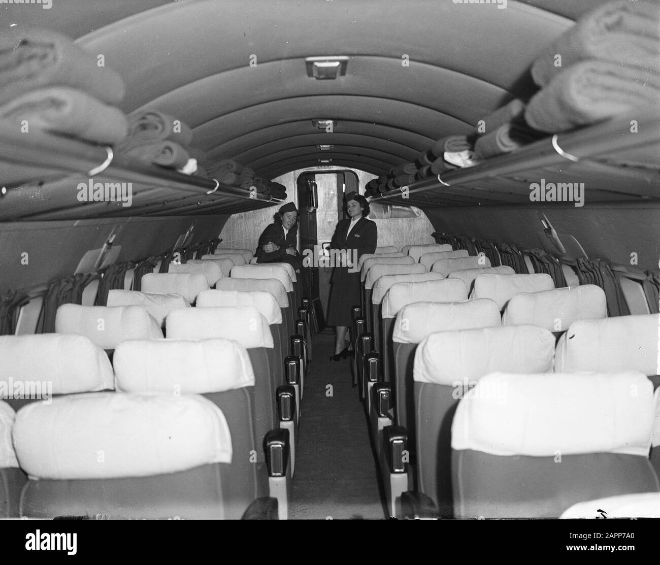 New KLM-Convairliner Date : 2 décembre 1948 lieu : Schiphol mots clés : intérieur, agents de bord, avion Banque D'Images