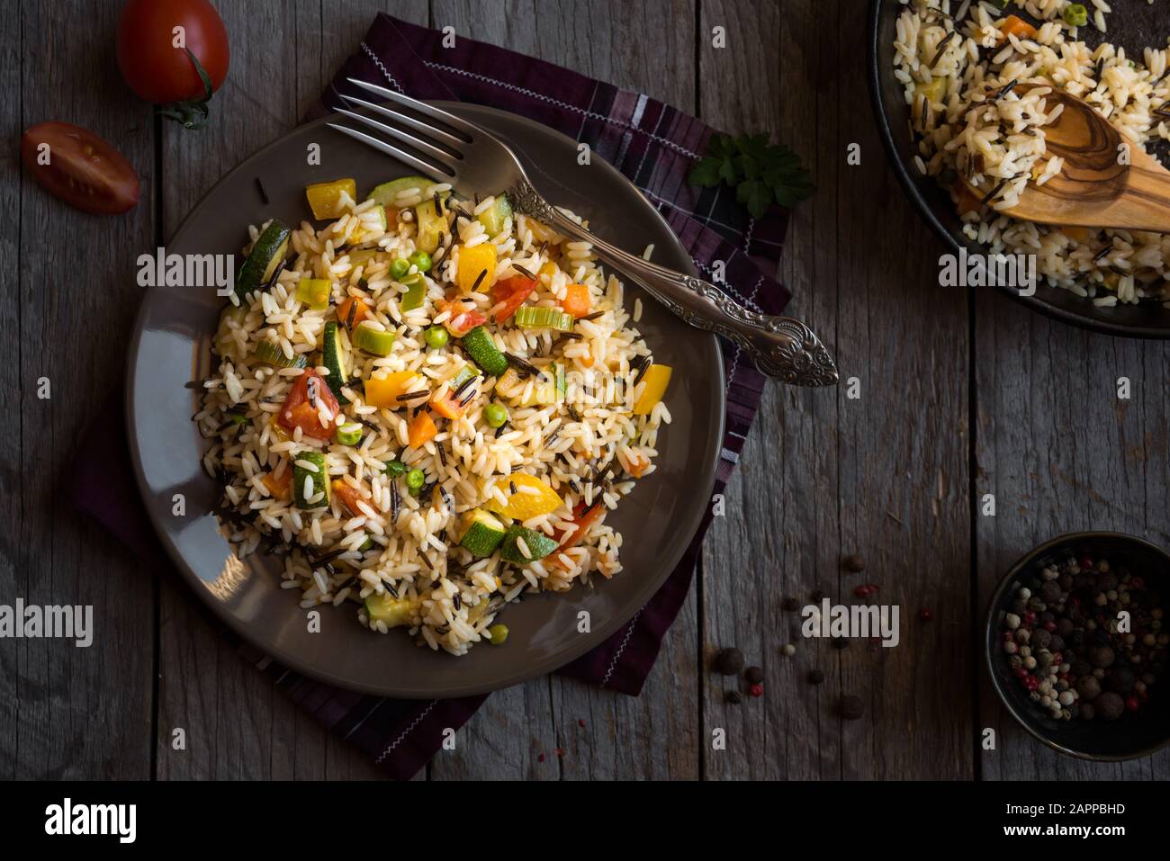 Riz avec légumes, nourriture végétarienne saine Banque D'Images