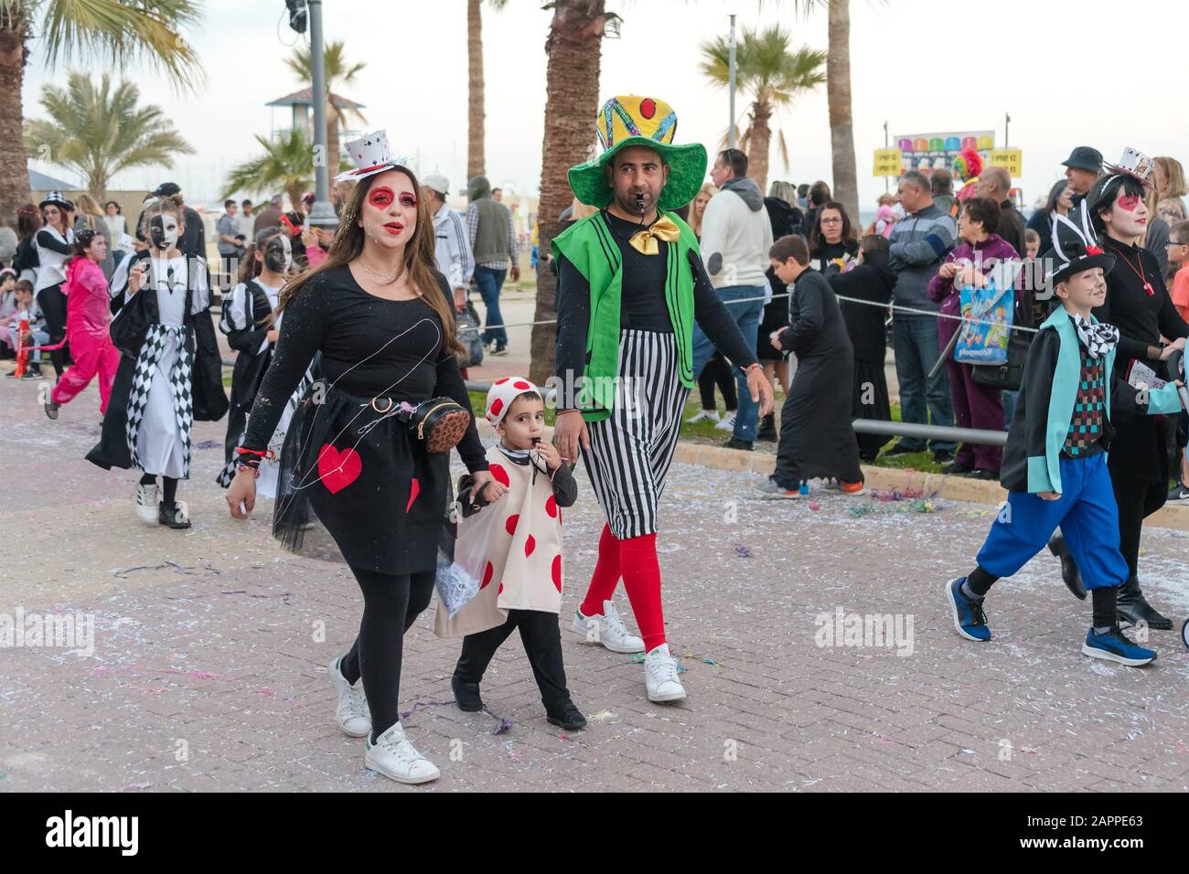 Limassol, CHYPRE - 3 MARS 2019: Grand défilé de carnaval, les gens en costumes à la célèbre parade traditionnelle de Carnaval de Limassol de printemps. Européen Annuel Banque D'Images