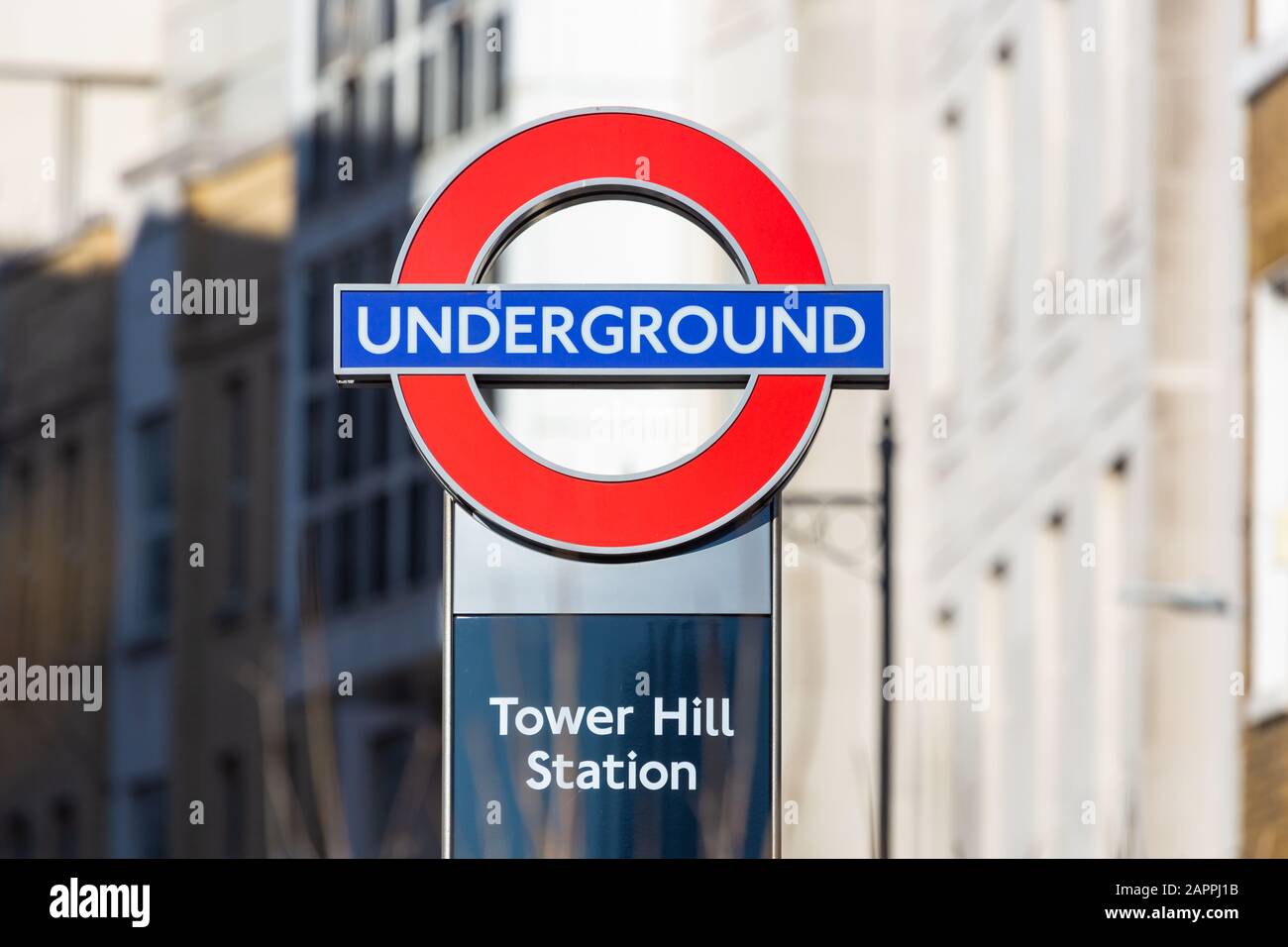 Station Totem pour Tower Hill avec le métro Roundel Banque D'Images