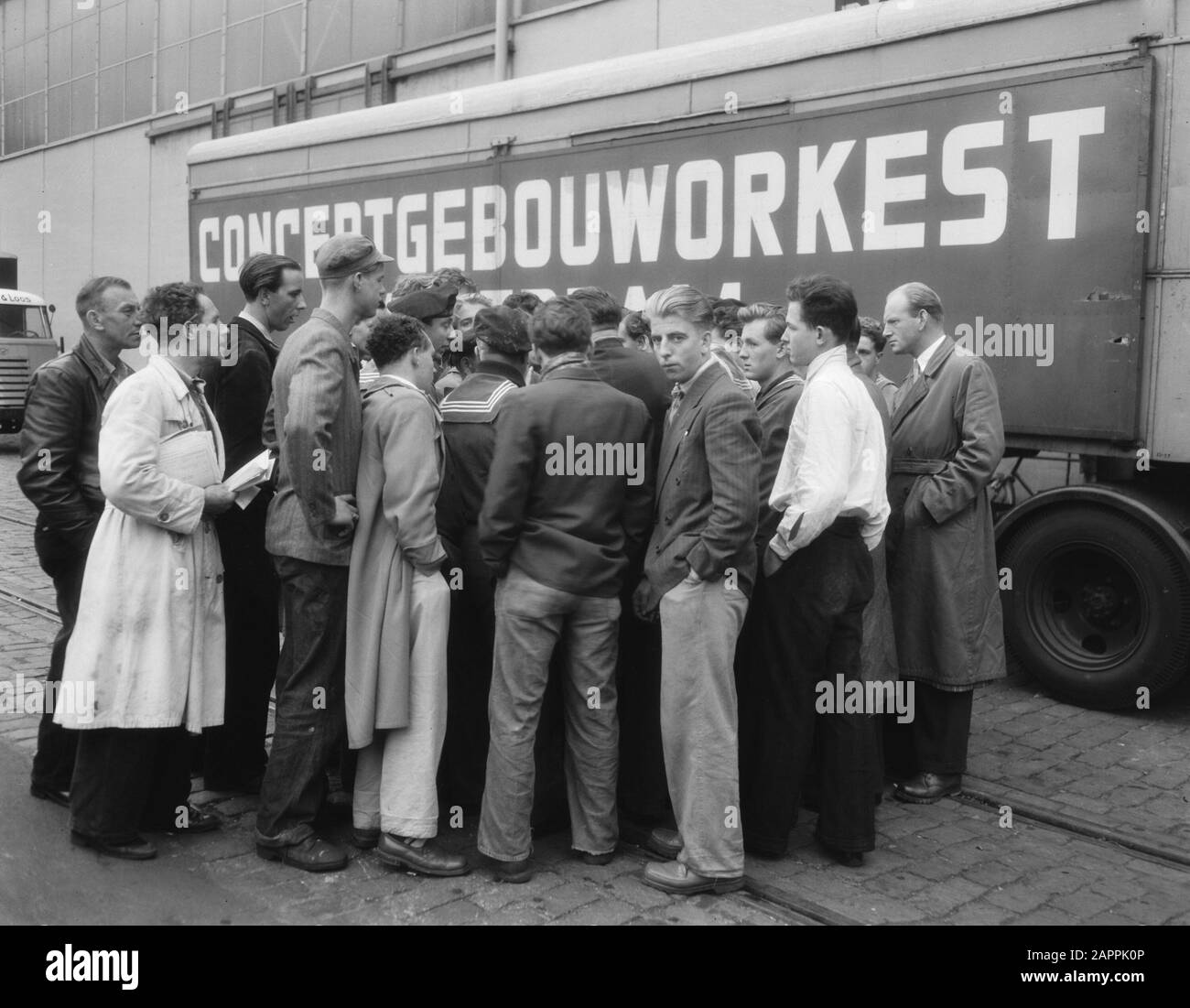 Départ Concertgebouw Orchestra to America, départ de Rotterdam per Rijndam Date: 1 octobre 1954 lieu: Rotterdam, Zuid-Holland mots clés: Orchestres Banque D'Images