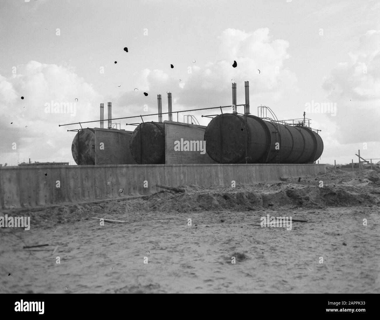 Extension de l'approvisionnement en gaz Amsterdam-Sud avec 3 réservoirs v gaz propane Date : 16 février 1955 mots clés : gaz, RÉSERVOIRS, extensions Banque D'Images