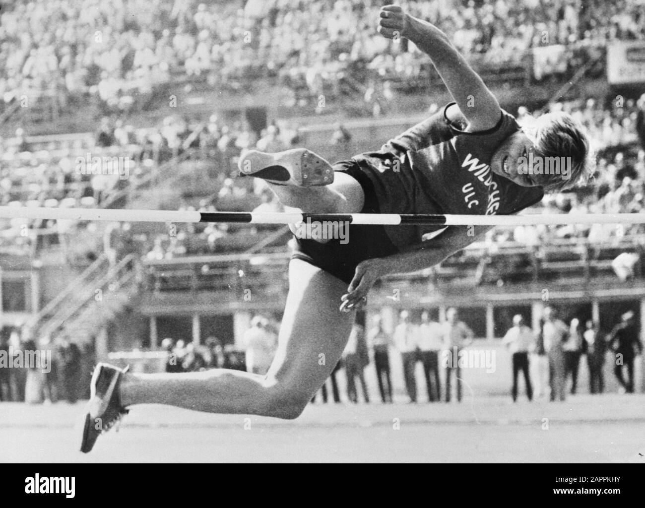 Ilona Gusenbauser (Autriche) a amélioré le record mondial de saut élevé, Vienne, en action Annotation: Repronegative Date: 6 septembre 1971 lieu: Autriche, Vienne mots clés: Printemps élevé, records du monde Banque D'Images