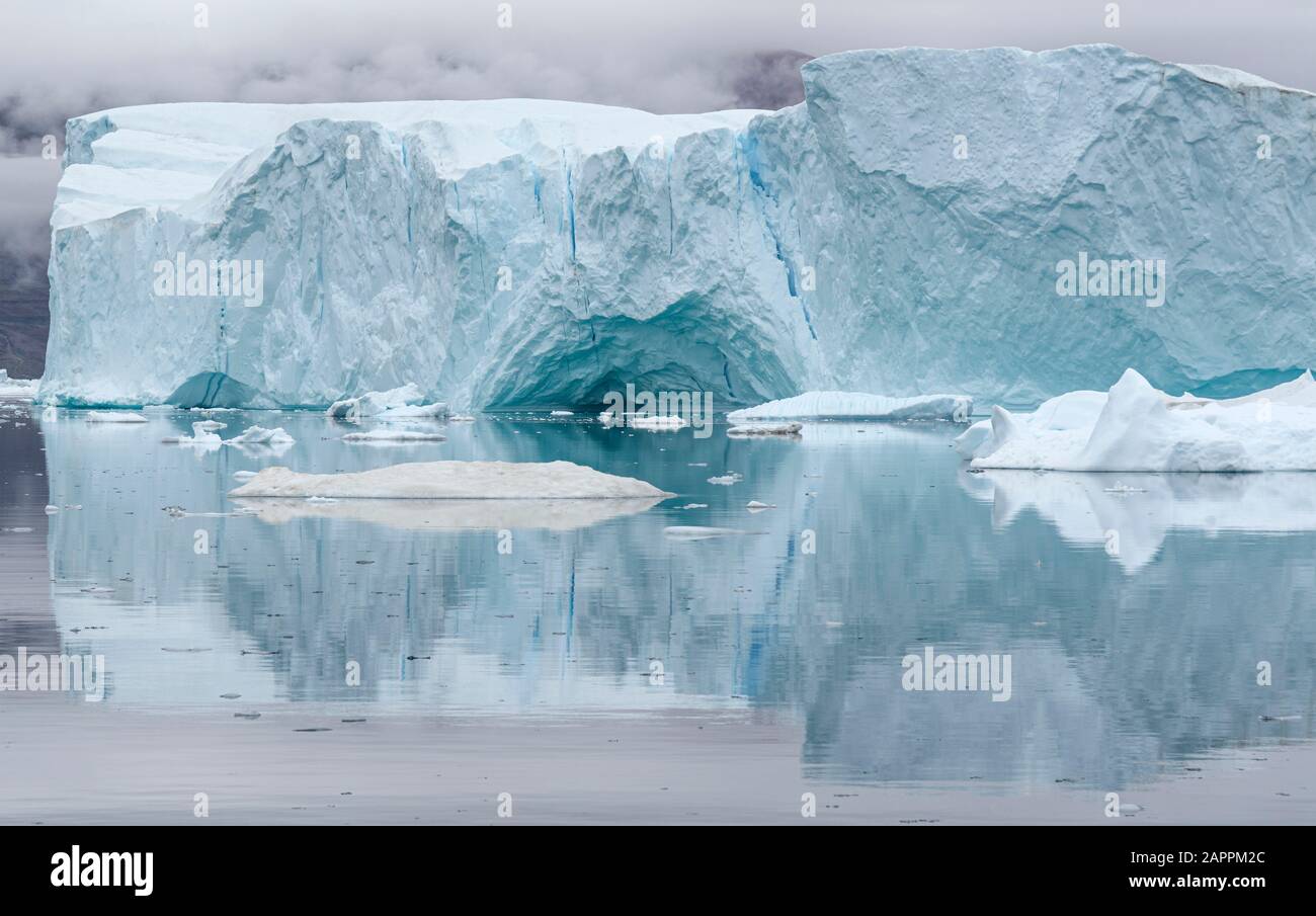 Icebergs dans Scoresby Sound, dans l'est du Groenland Banque D'Images