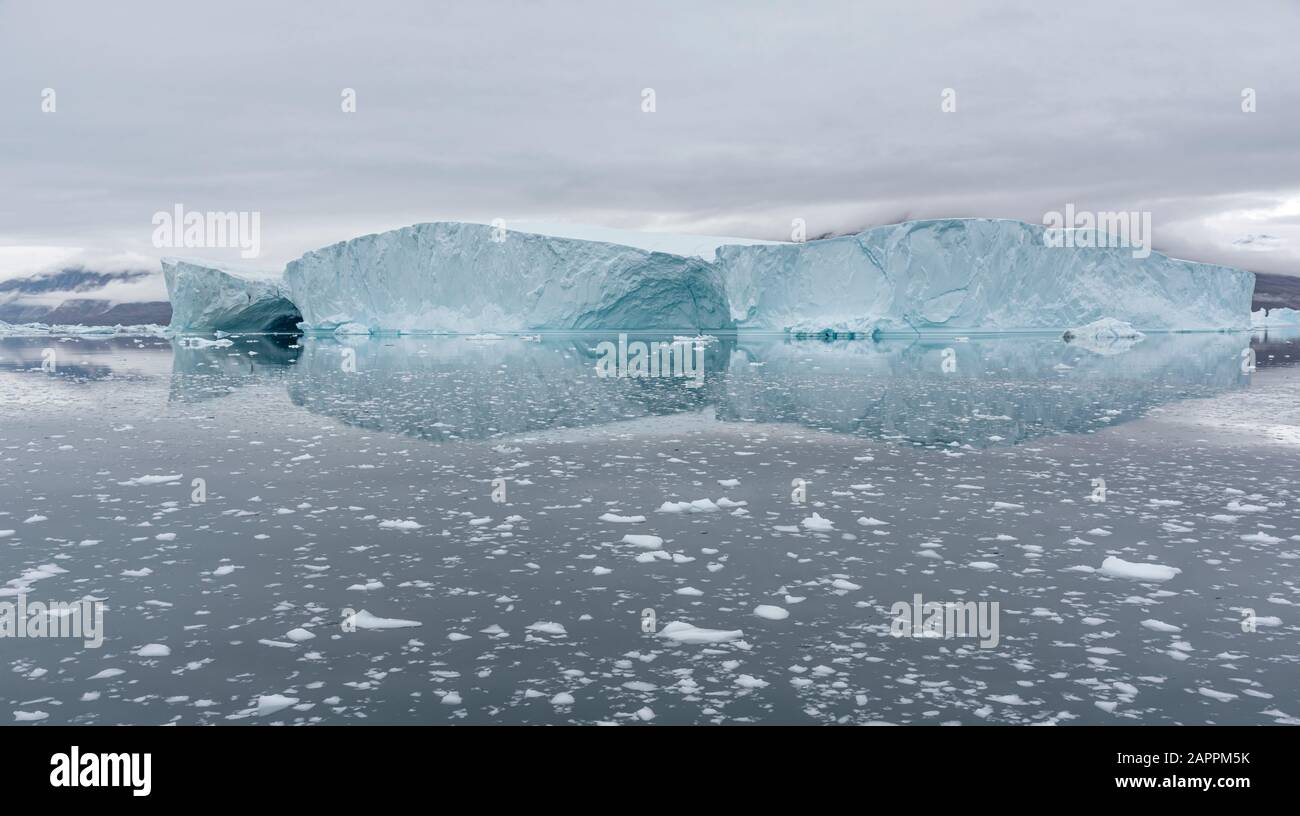 Icebergs dans Scoresby Sound, dans l'est du Groenland Banque D'Images