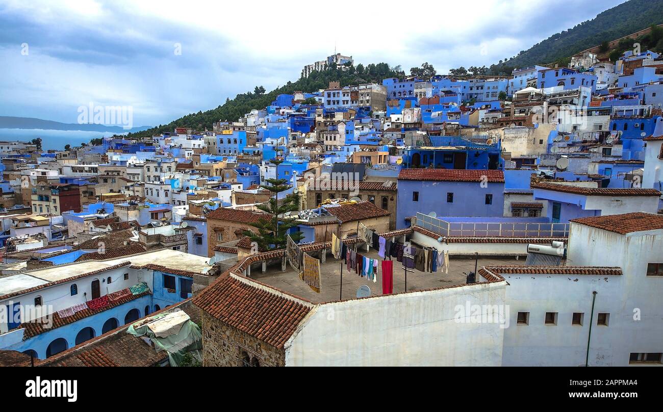 Panorama de la médina bleue de Chefchaouen dans les montagnes de Rif, au Maroc, en Afrique du Nord Banque D'Images
