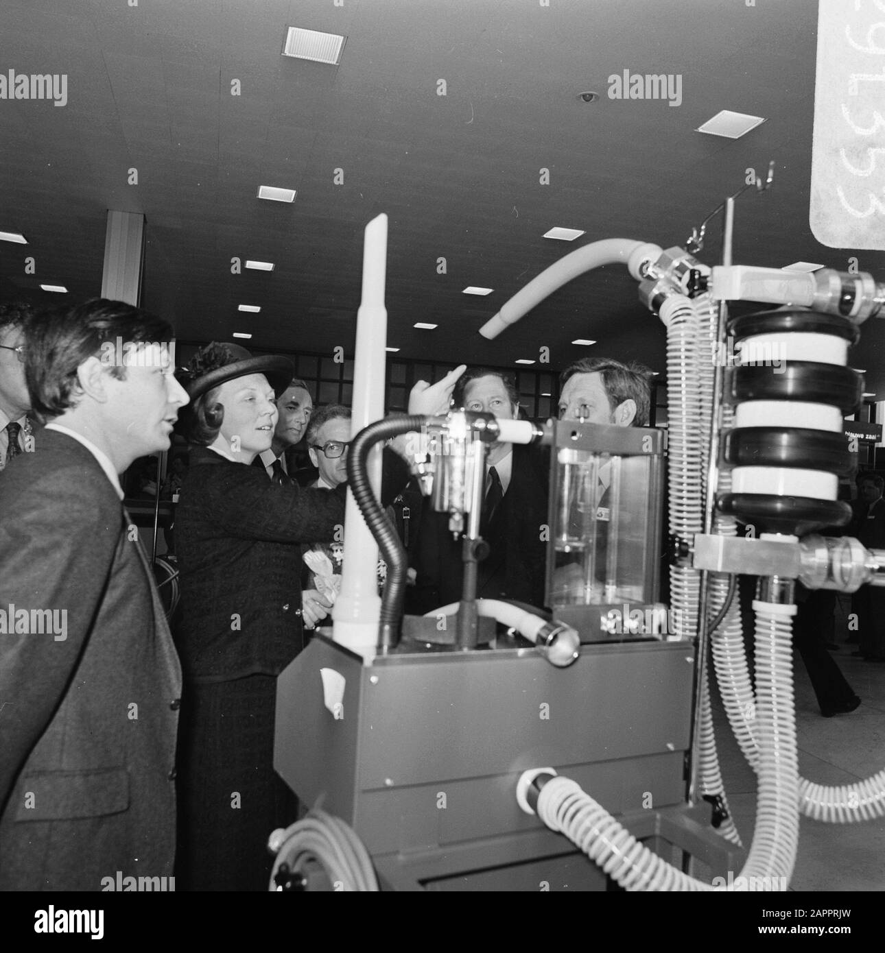Princess Beatrix ouvre le 6ème Congrès mondial de l'Association vétérinaire des petits animaux du monde Princesses, Ouvertures, conférences, Animal Care, Beatrix (Crown Princess Netherlands) Date : 21 avril 1977 lieu : Amsterdam, Noord-Holland mots clés : conférences, soins aux animaux, ouvertures, princesses Nom personnel : Beatrix (Crown Princess Netherlands) Banque D'Images