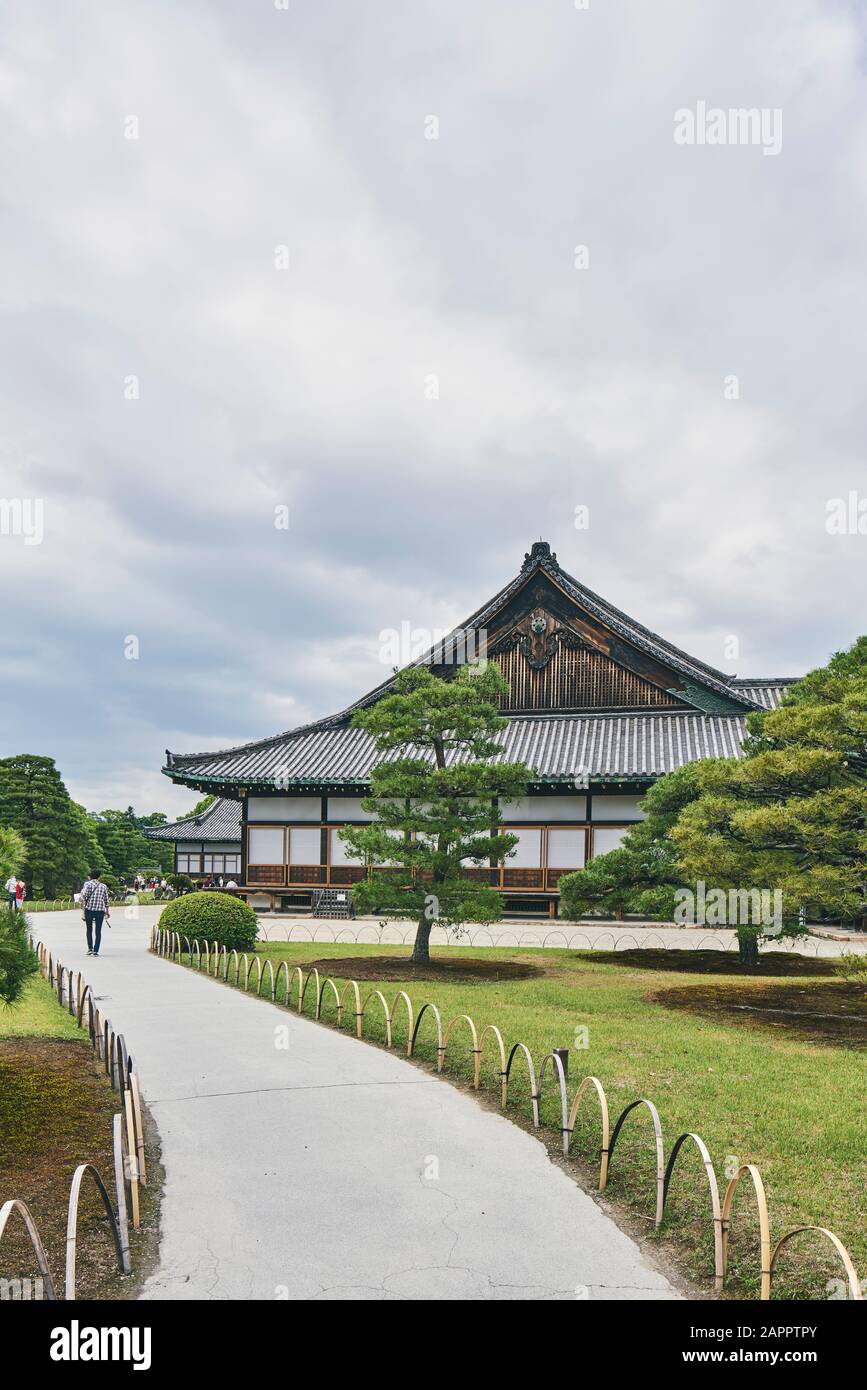 Pavillon du Palais Nijojo du XVIIe siècle, site classé au patrimoine mondial de l'UNESCO à Kyoto, Japon Banque D'Images