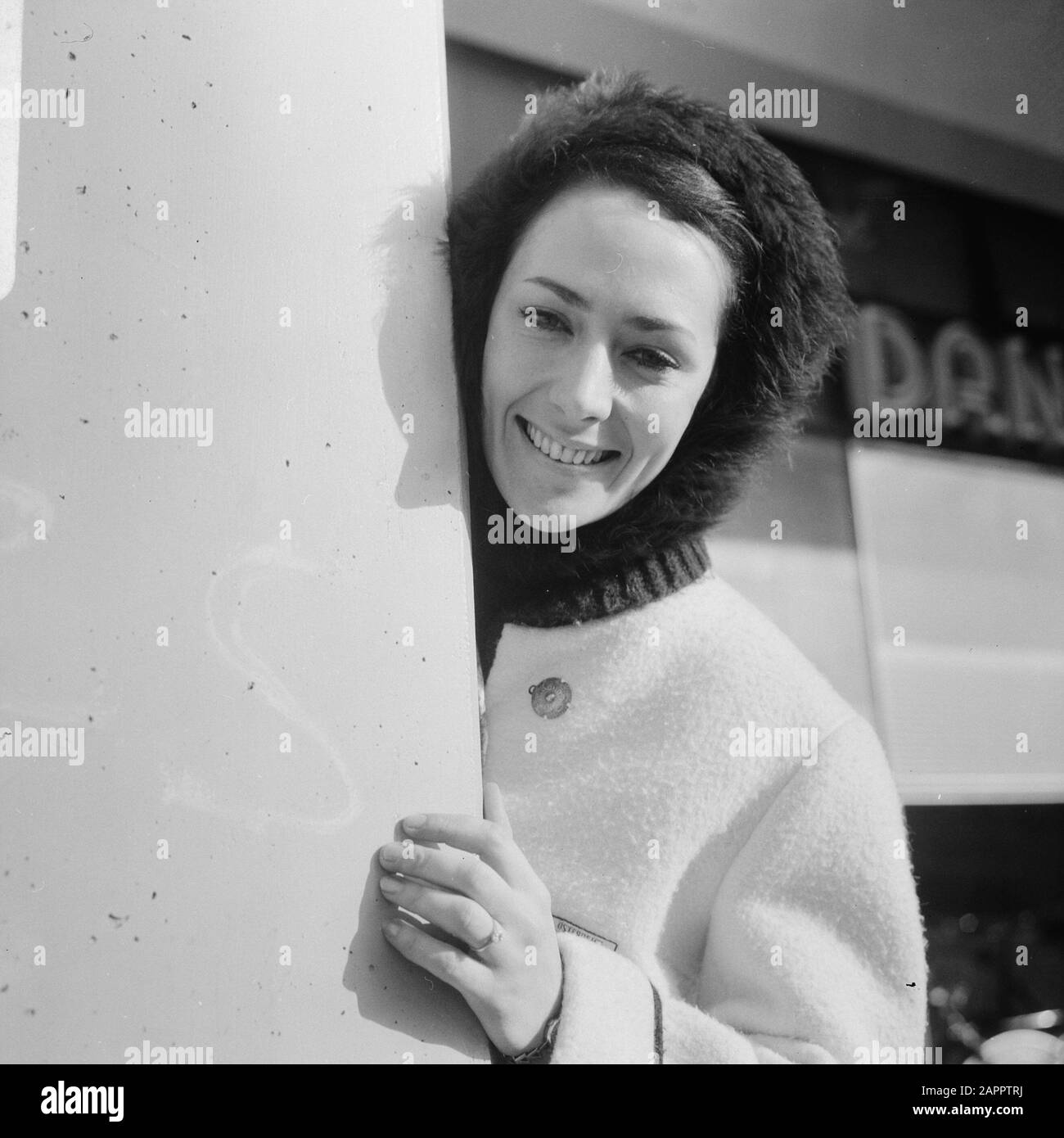 Joan Haanappel avec Viennese IJsrevue à Schiedam Date : le 8 février 1967 lieu : Schiedam, Hollande-Méridionale mots clés : danses de glace, portraits, revues Nom personnel : Haanappel, Joan Banque D'Images