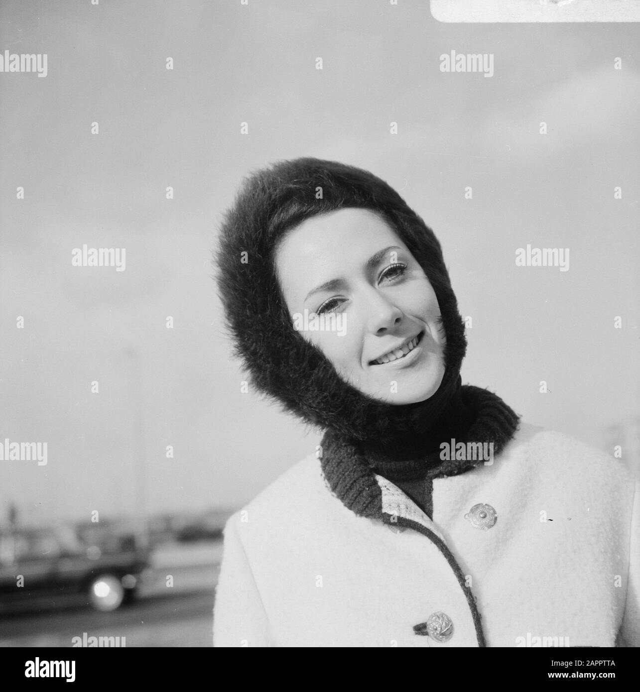 Joan Haanappel avec Viennese IJsrevue à Schiedam Date : le 8 février 1967 lieu : Schiedam, Hollande-Méridionale mots clés : danses de glace, portraits, revues Nom personnel : Haanappel, Joan Banque D'Images