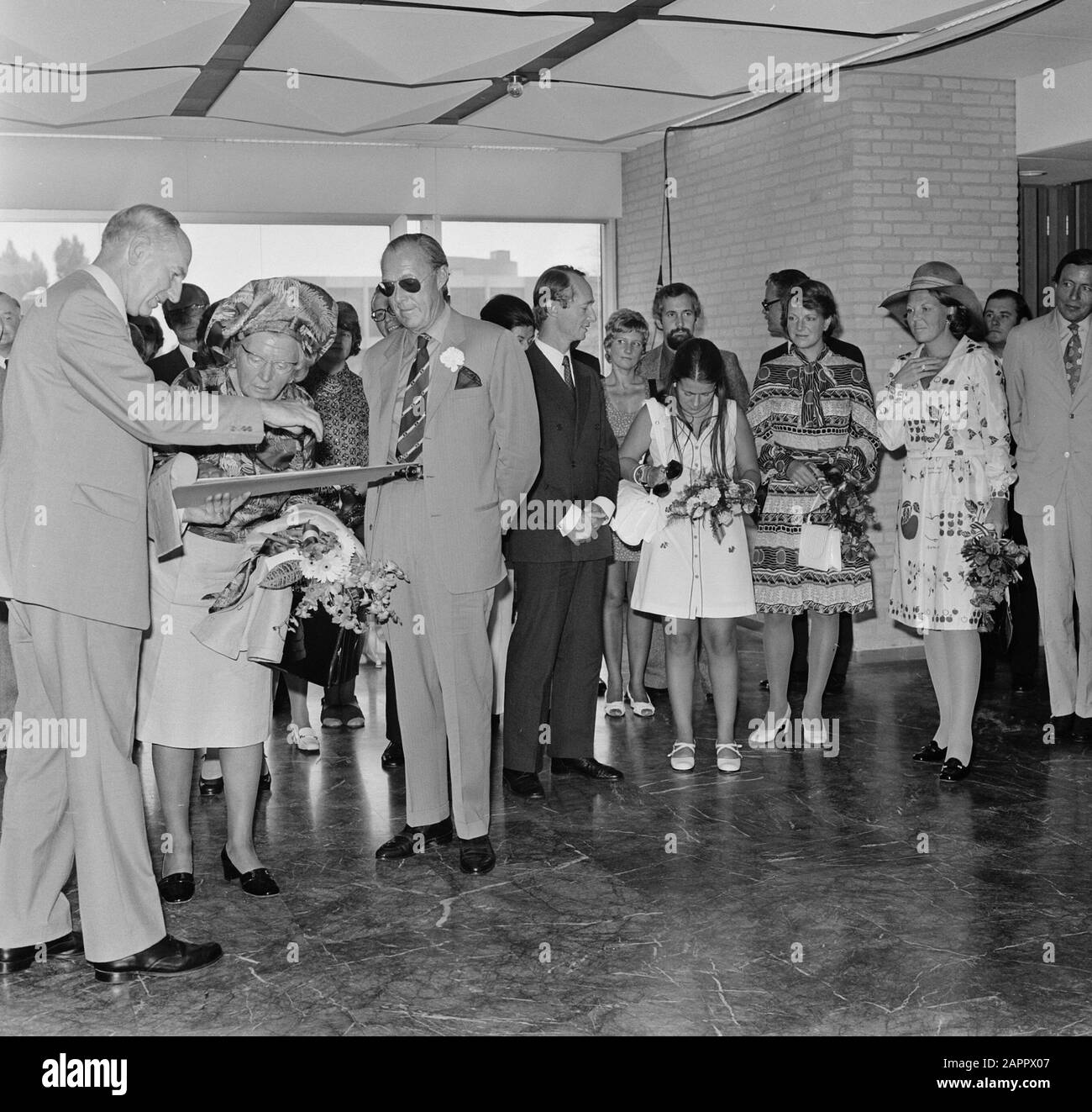 Famille royale célèbre le jubilé du gouvernement d'argent à Tilburg, famille royale dans l'hôtel de ville Date : 5 septembre 1973 lieu : Noord-Brabant, Tilburg mots clés : familles, anniversaires reines, mairie Banque D'Images