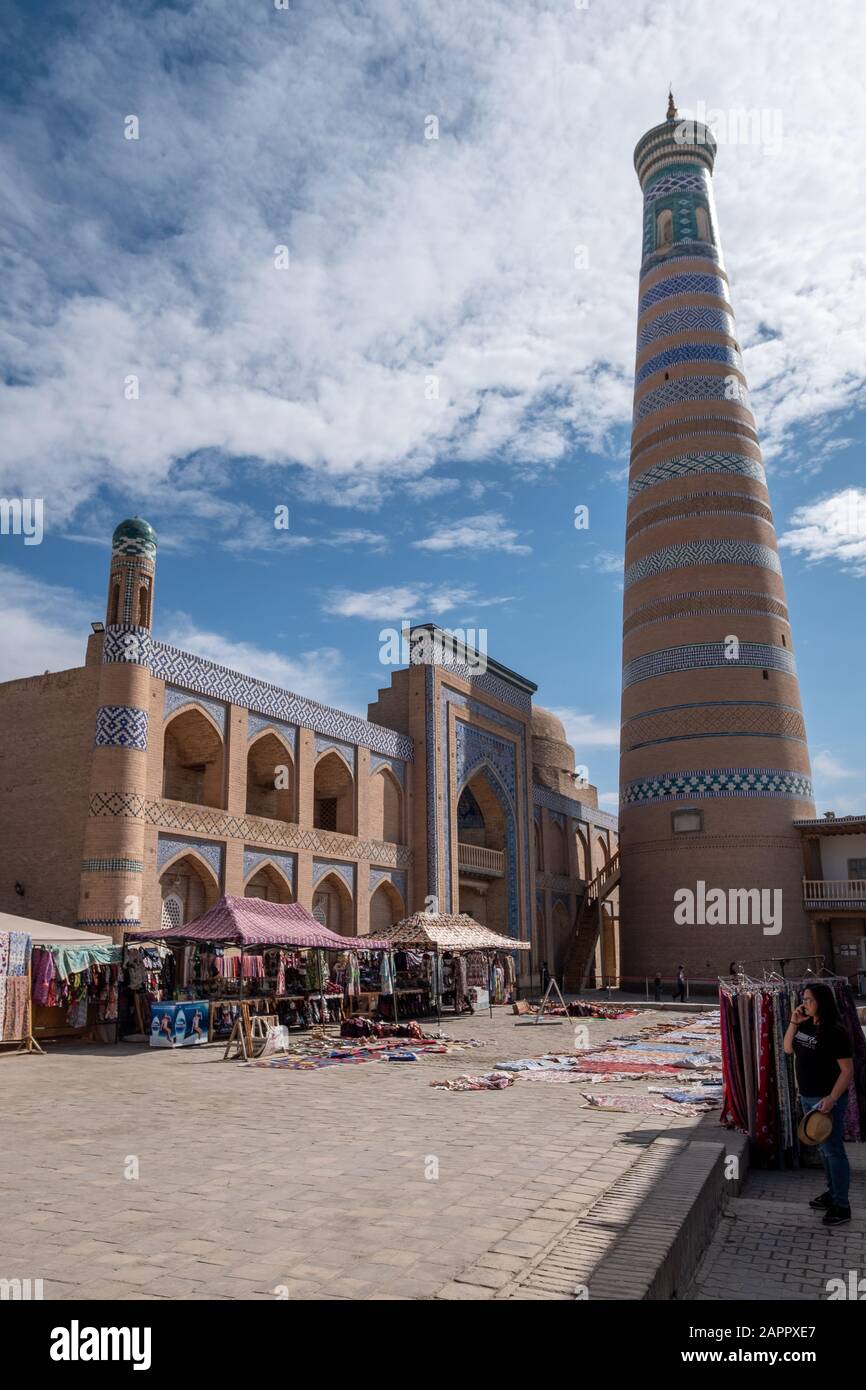 Islam Khodja Minaret Et Madrasah, Khiva, Ouzbékistan Banque D'Images