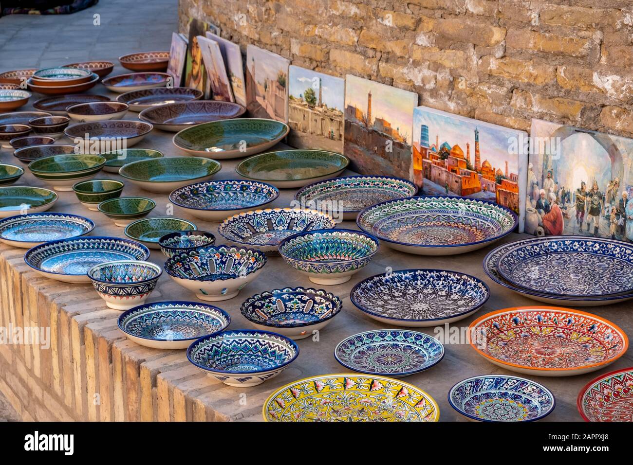 Plaques en céramique à vendre, Khiva, Ouzbékistan Banque D'Images