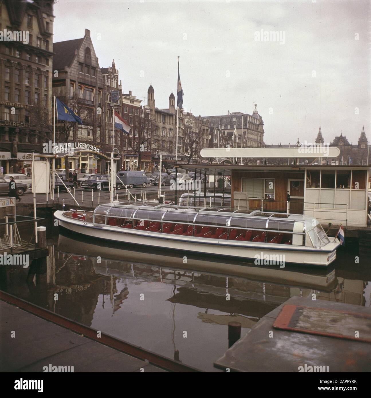 Canal boats, Rederij Plas Date: Non daté lieu: Amsterdam, Noord-Holland mots clés: Canal boats Nom personnel: Rederij Plas Banque D'Images