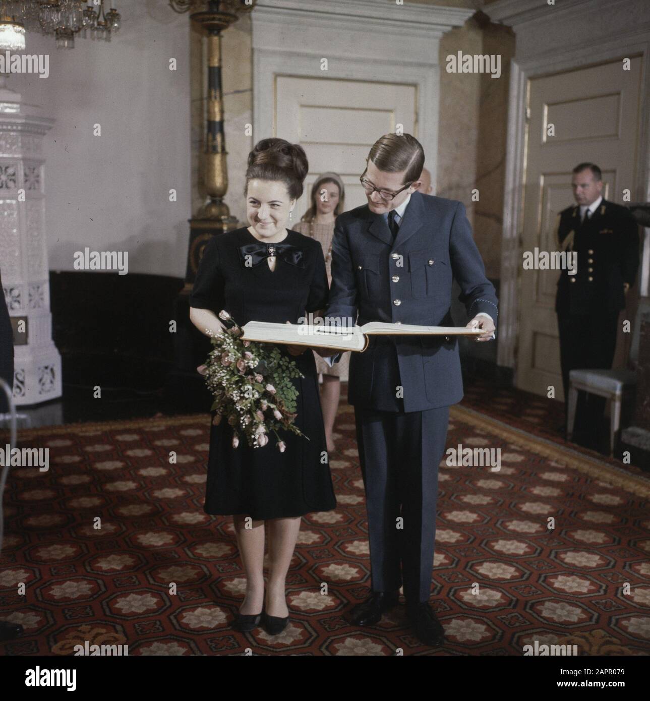 Princess Daisy et pieter van vollenhove ont reçu des cadeaux pour leur  prochain mariage Date: Non daté mots clés: Cadeaux, princesses Nom  personnel: Margriet, princesse, Vollenhoven, Pieter van Photo Stock - Alamy