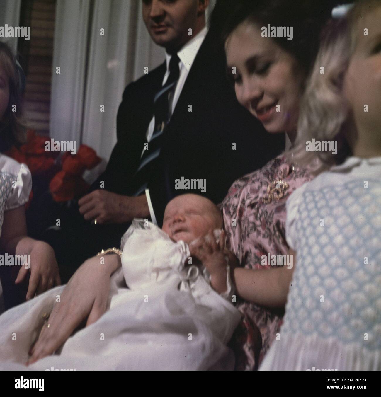 Le Prince Felipe Juan Pablo Alfonso, fils du Prince Juan Carlos de Bourbon et de la Princesse Sophia, né le 30 janvier; au tour des mères Date: Le 31 janvier 1968 mots clés: Naissances, famille royale Nom personnel: Le Prince Felipe Juan Pablo Alfonso, Sofia, princesse de Grèce Banque D'Images