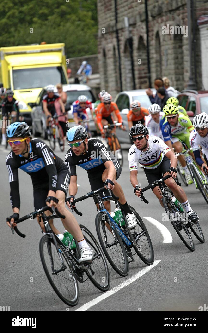 Pays de Galles, Brecon, Tour de Grande-Bretagne 14 septembre 2012. Les cyclistes traversent le centre-ville de Brecon, y compris Mark Cavendish, pendant la phase galloise Du To Banque D'Images