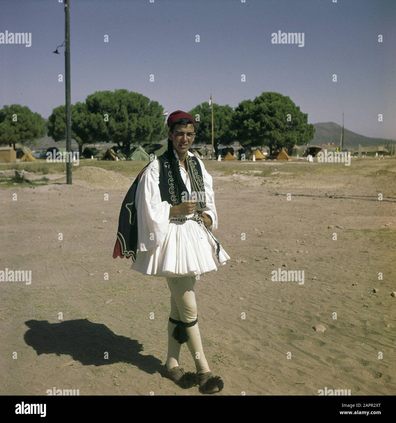Série Jamboree et Grèce; Greek Boy Scout en costume national Date: Non daté lieu: Grèce Banque D'Images