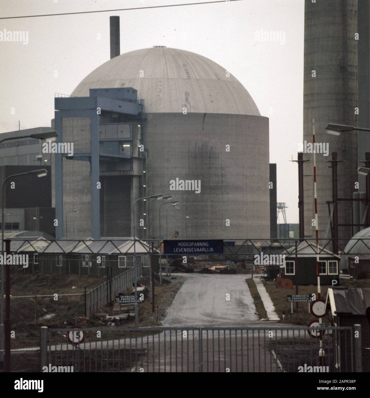 Centrale nucléaire Borssele; extérieurs Date: 1974 lieu: Borssele mots clés: Centrales nucléaires Banque D'Images