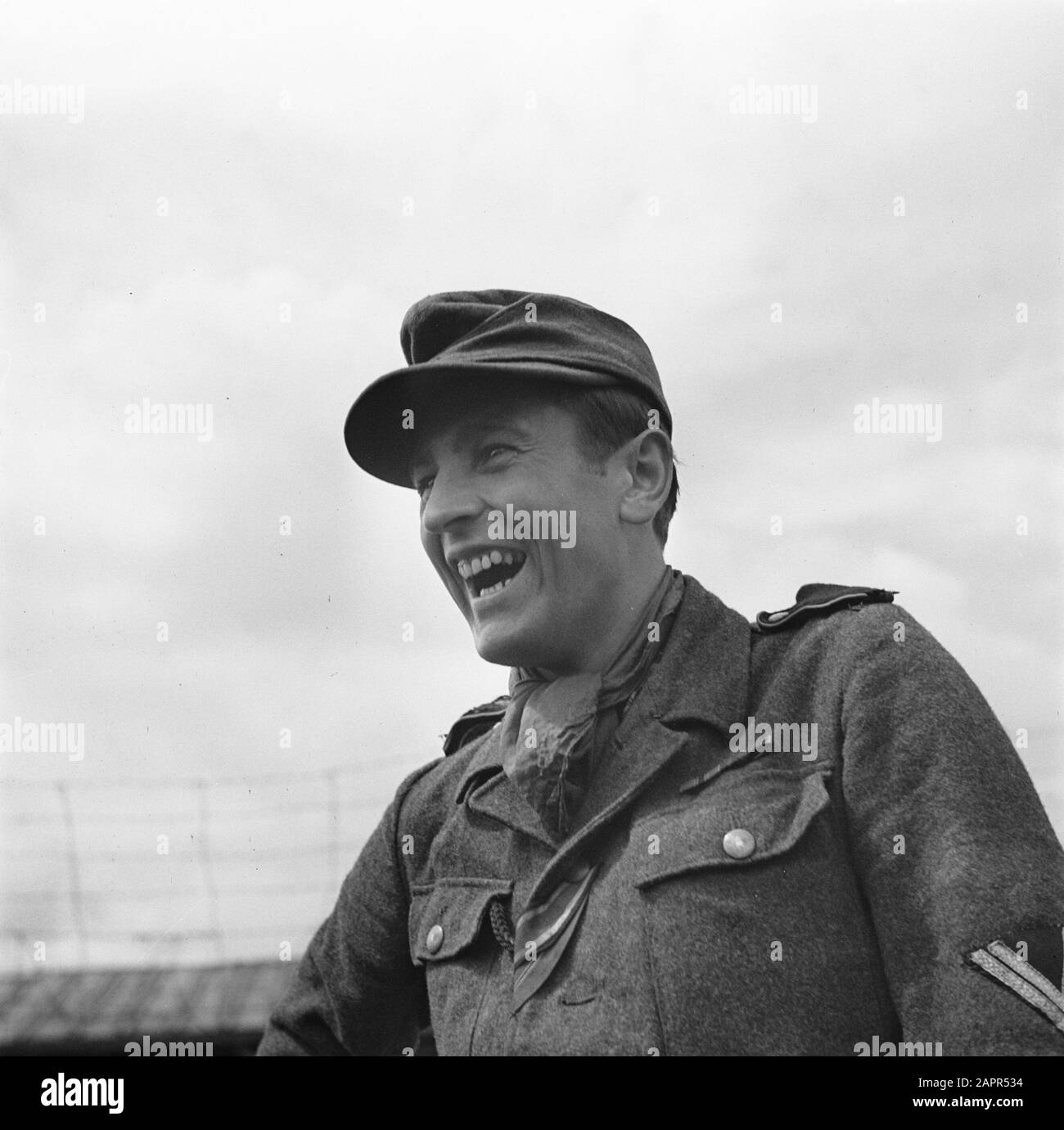 Capitulation: Harskamp [camp où SS et Landwachters ont été internés] une annotation interné: Environ 4000 prisonniers néerlandais SS ont été logés dans ce camp (y compris l'armée, Landstorm, Viking, Germania, Holl. Grüne Polizei etc.) en attente de procès Date: Juin 1945 lieu: Gueldre, Harskamp mots clés: Camps d'internement, prisonniers de guerre, soldats, presse Banque D'Images