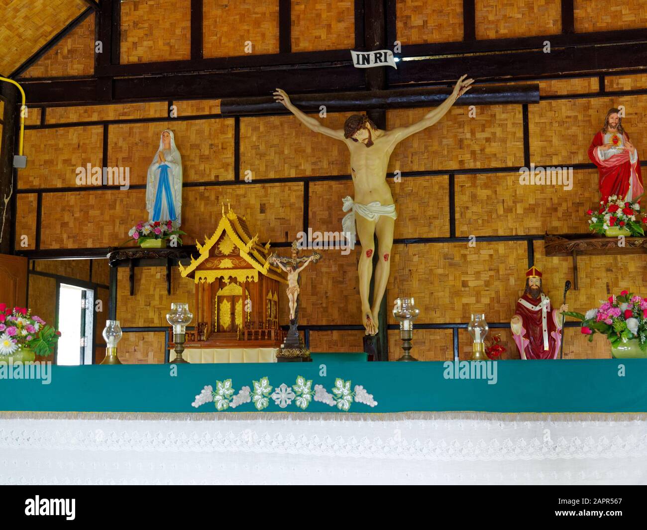 Chapelle multireligieuse, colline de tribu, Mae Hong son, Thaïlande, Asie Banque D'Images