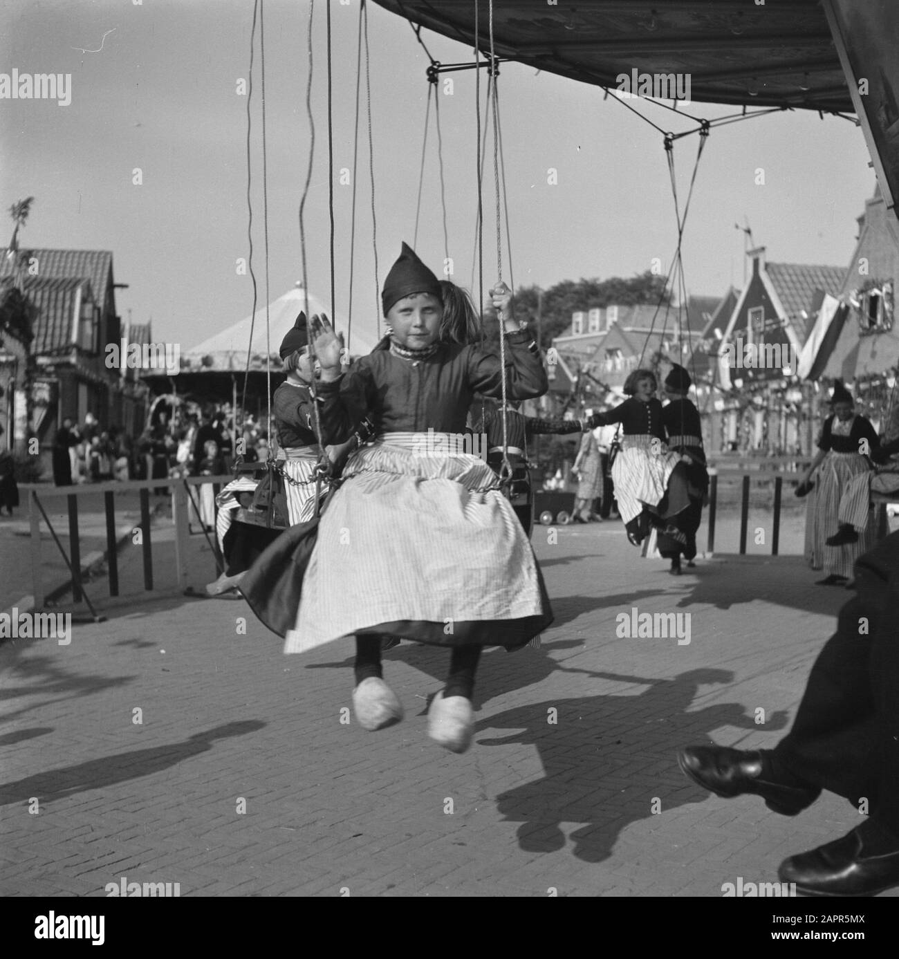 Festivals de libération: Festivals et foire de Volendam Date: Juillet 1945 lieu: Noord-Holland, Volendam mots clés: Festivals de libération, seconde Guerre mondiale Banque D'Images