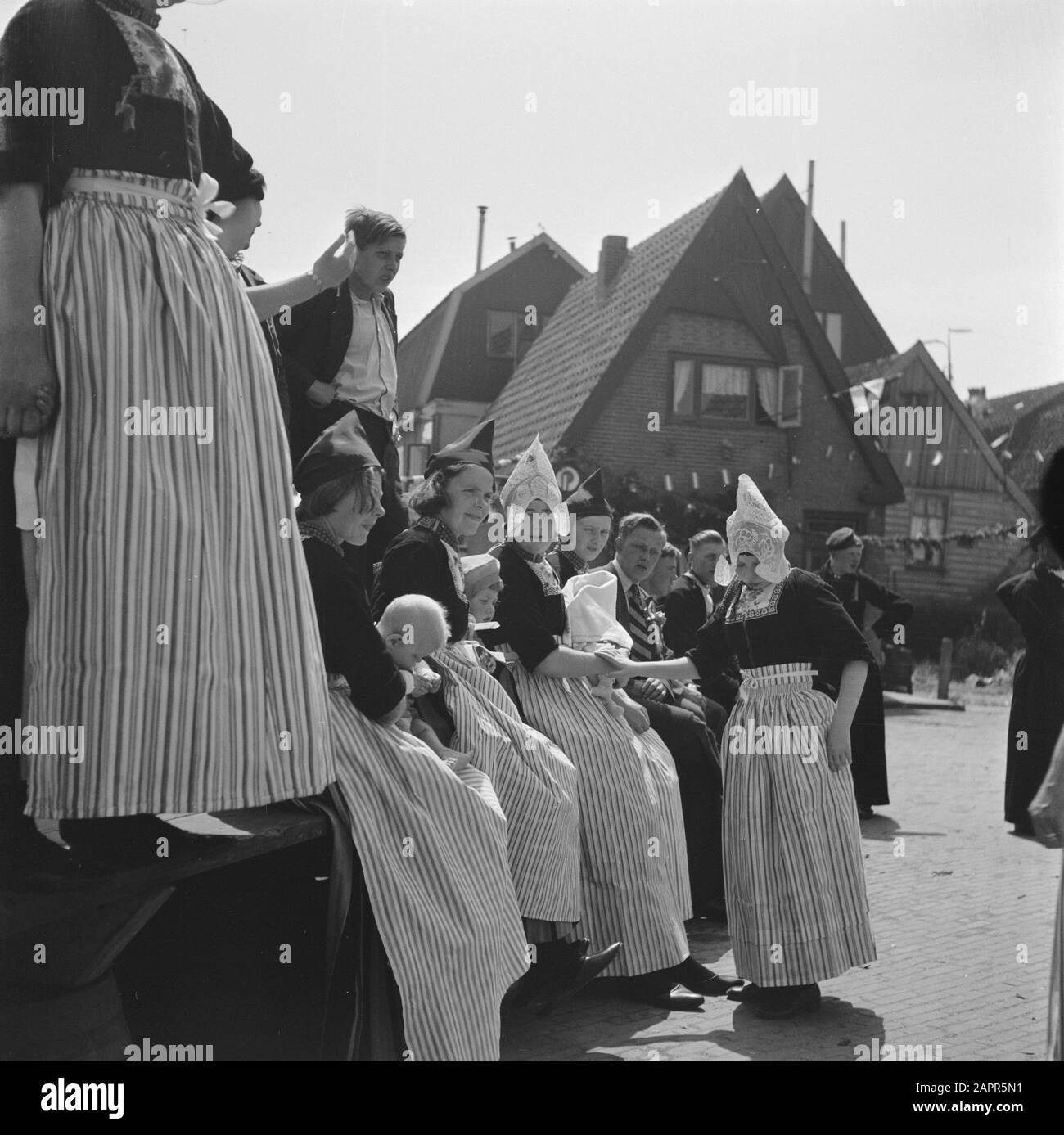 Festivals de libération: Festivals et foire de Volendam Date: Juillet 1945 lieu: Noord-Holland, Volendam mots clés: Festivals de libération, seconde Guerre mondiale Banque D'Images