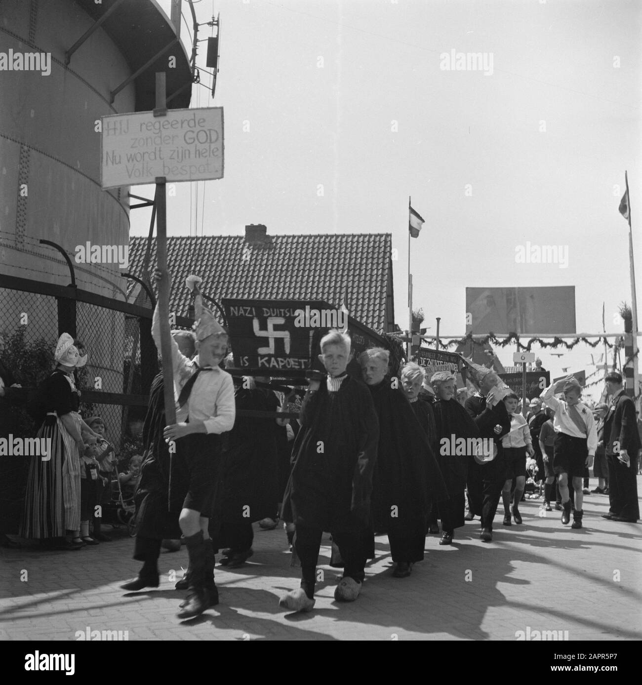 Festivals de libération: Festivals et foire de Volendam Date: Juillet 1945 lieu: Noord-Holland, Volendam mots clés: Festivals de libération, seconde Guerre mondiale Banque D'Images