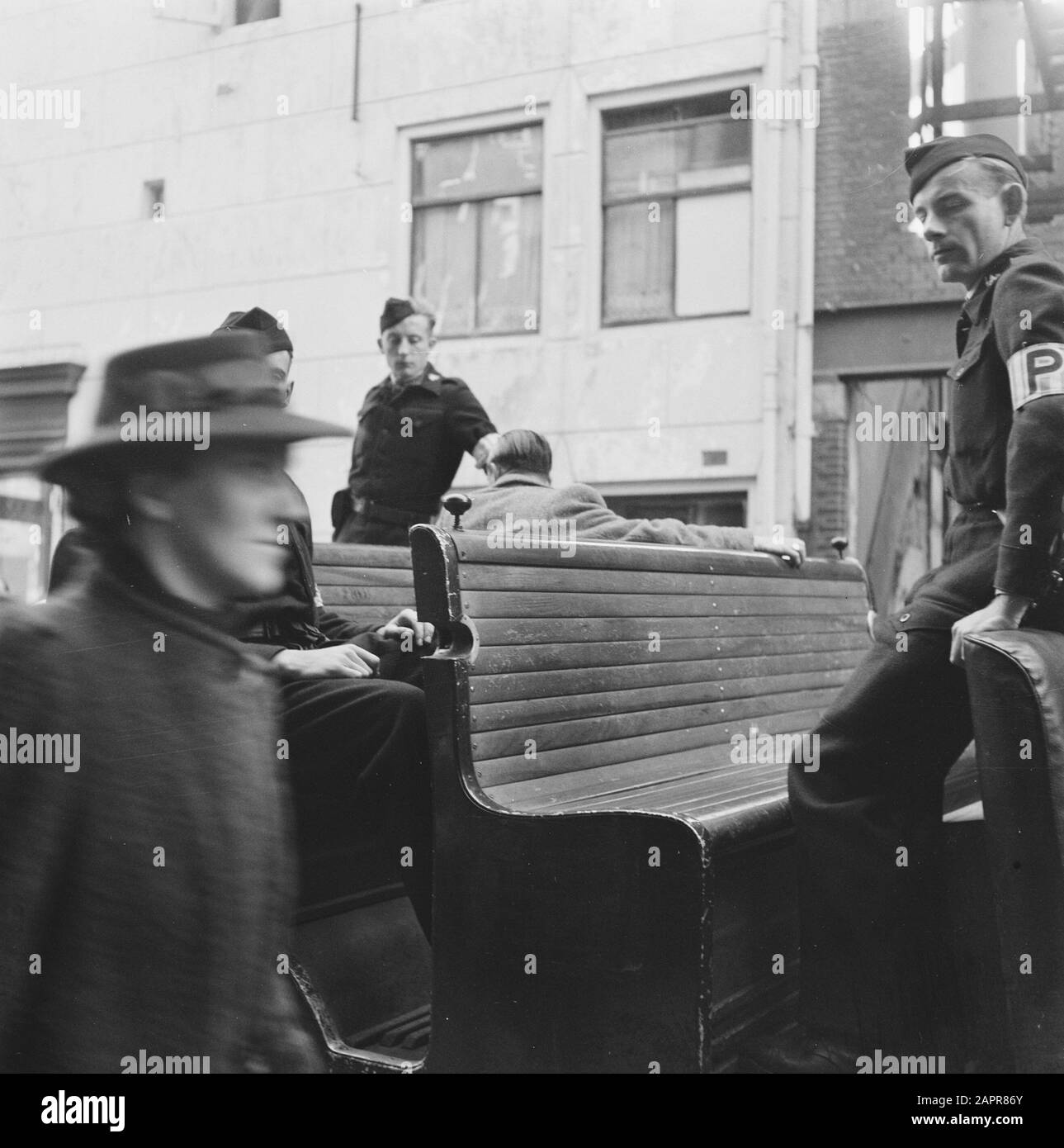 Razzias sur le commerce noir Date: Octobre 1945 lieu: Amsterdam mots clés: Commerce, seconde Guerre mondiale Banque D'Images