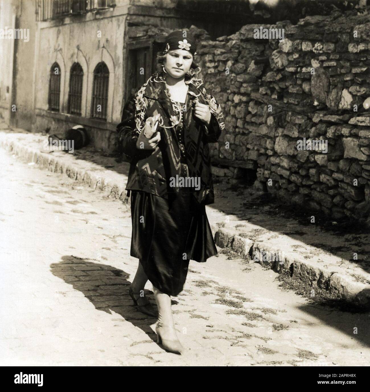 Femmes, émancipation. Une femme turque pour la première fois dévoilée à Konstantinople et à Angora. Turquie, place inconnue, 1925. Banque D'Images