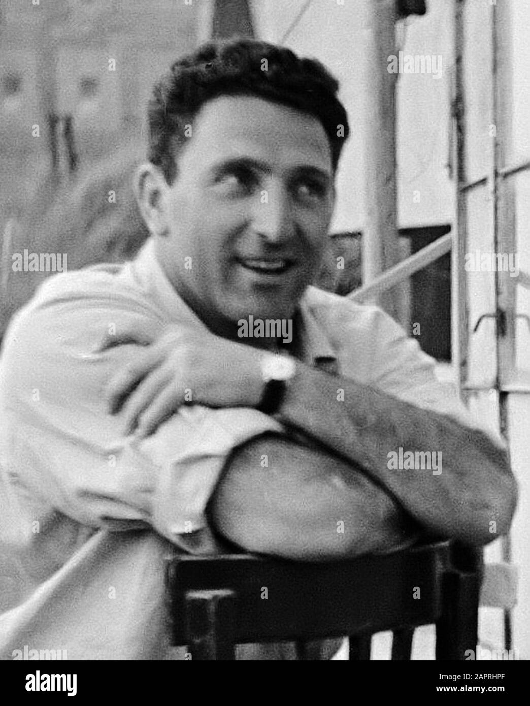 Irwin Shaw le célèbre romancier (à gauche) lors de sa visite en Israël en 1949 avec le joueur/journaliste Luisa Treves (G. Roselaar) et l'acteur/réalisateur Karl Guttman du Teatron Kameri à tel Aviv. Banque D'Images