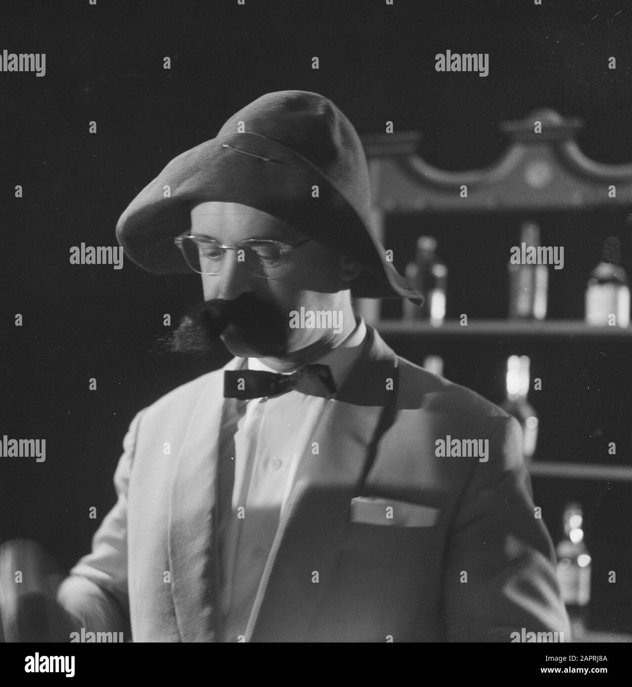 Hazy Osterwald show Annotation: Enregistrements de films dans Cinetone Studio par Hazy Osterwald, musicien de jazz suisse, et son sextet Date: 27 octobre 1961 mots clés: Jazz, programmes de musique Nom personnel : Osterwald, Hazy Banque D'Images