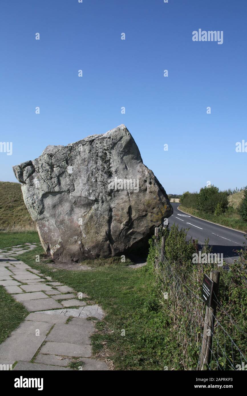 Une pierre au Monument de Henge néolithique à Avebury, Wiltshire, Royaume-Uni. Banque D'Images