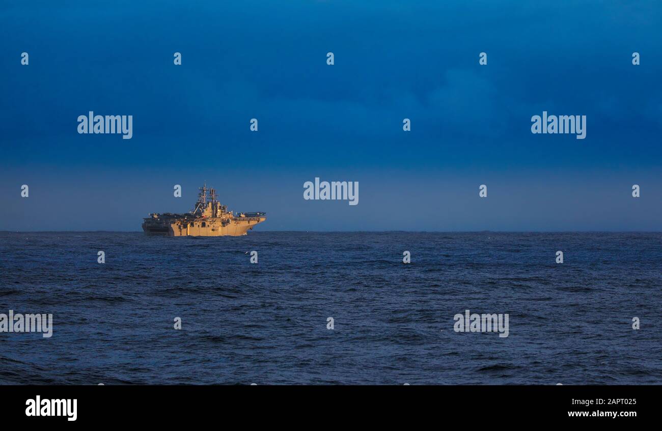 USS Iwo Jima, un transporteur d'assaut de la classe Wasp dans l'Atlantique Nord Banque D'Images