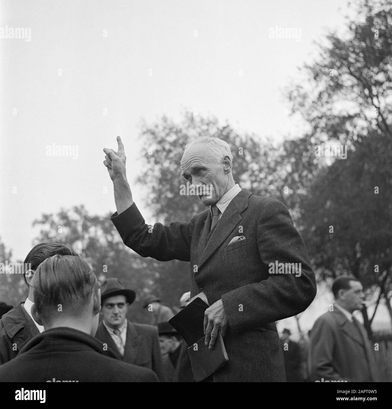 Reportage Londres un conférencier au Speakers' Corner à Hyde Park Date: 1947 lieu: Grande-Bretagne, Londres mots clés: Parcs, discours Banque D'Images