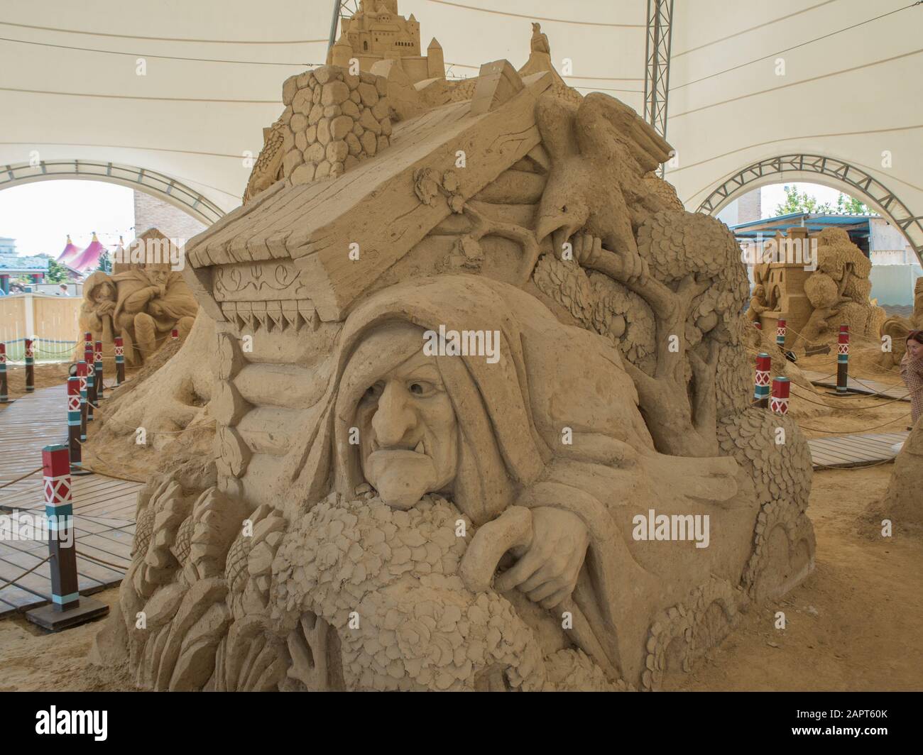 Sculptures de personnages de contes de fées russes en sable. Russie Sotchi 06 22 2019 Banque D'Images