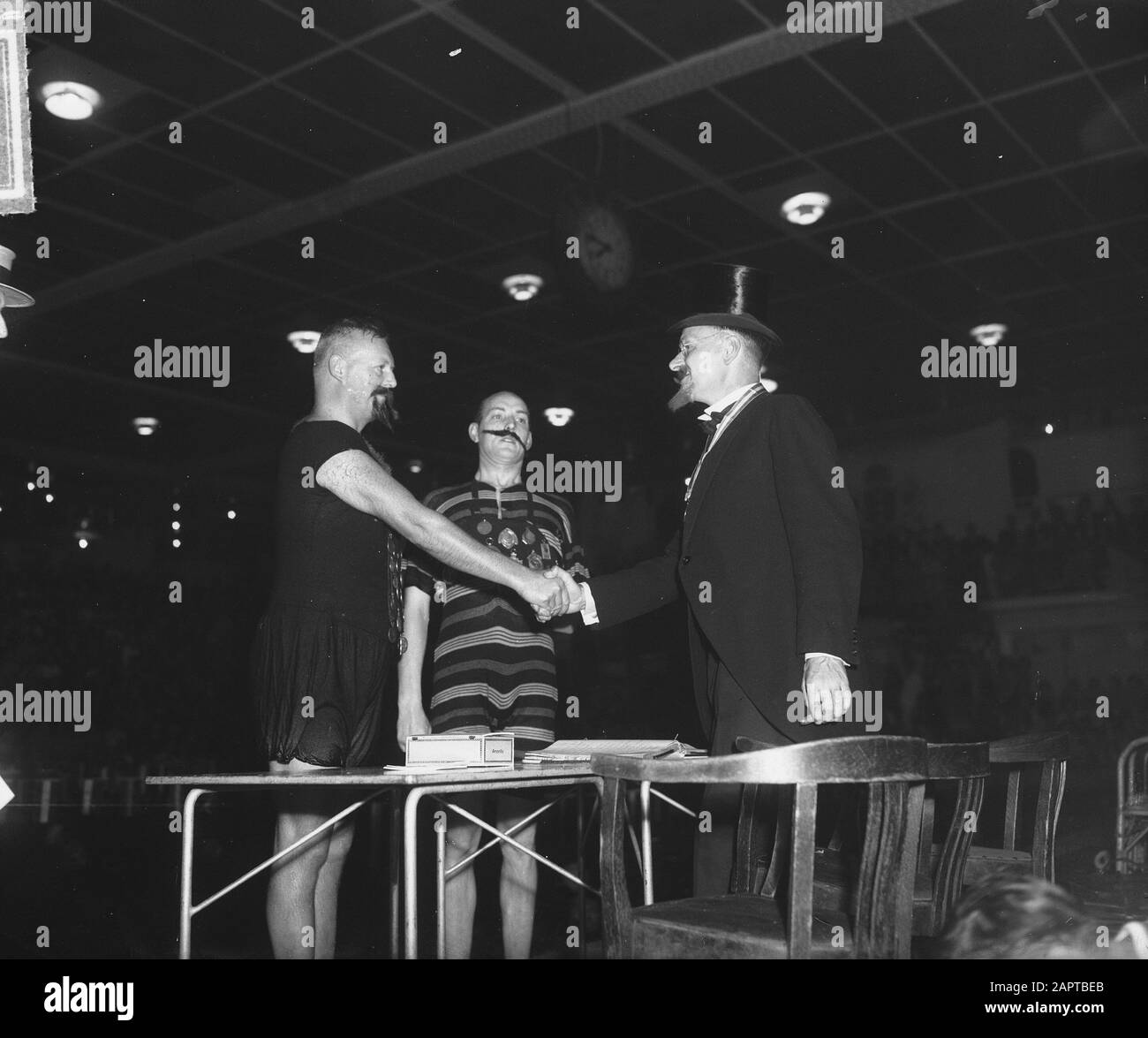 Fête de natation à l'occasion du 60ème anniversaire KNZB Comme swam il y a 60 ans Date: 24 septembre 1948 mots clés: Année, occasion Banque D'Images