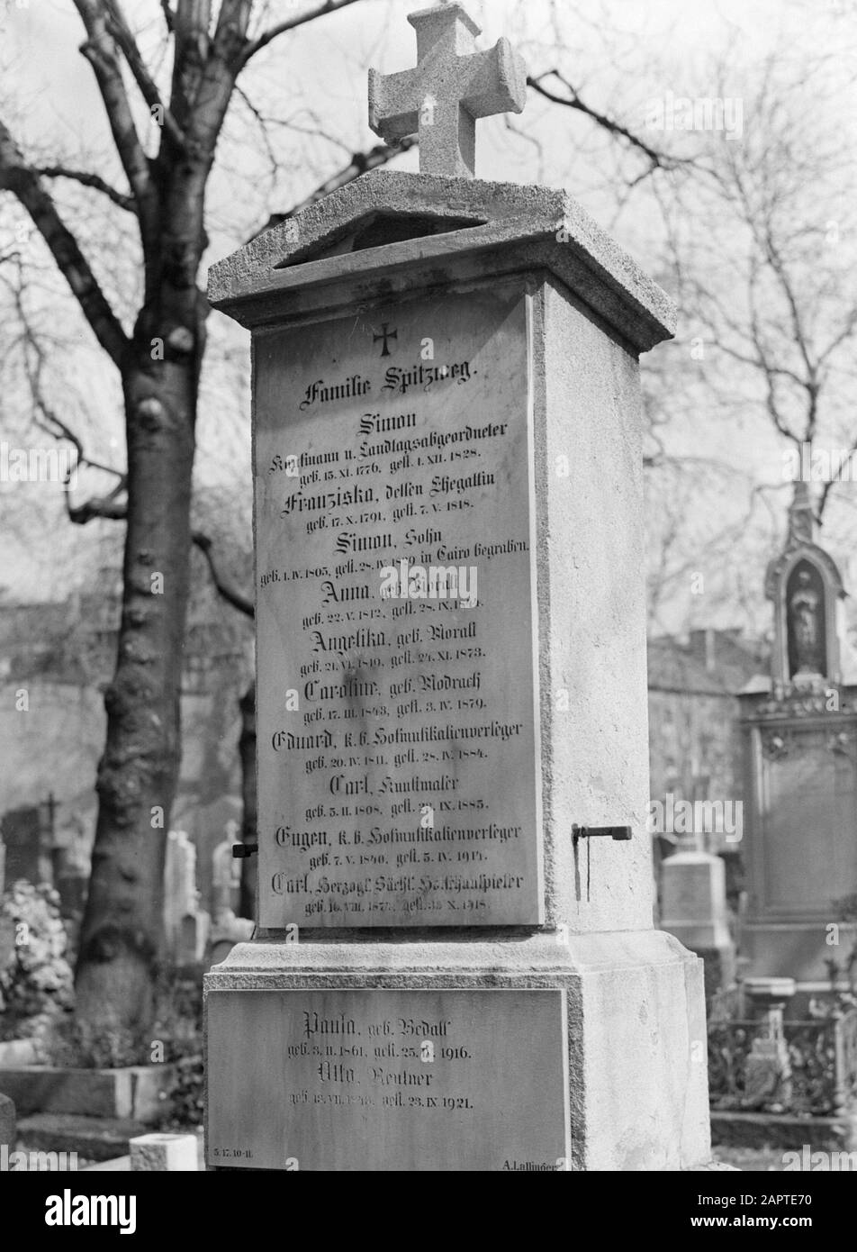 Carl Spitzweg Tombstone sur la tombe de la famille Spitzweg à Munich Annotation: Carl Spitzweg (1808-1885) était un peintre et poète romantique Date: Mars 1935 lieu: Allemagne, Munich mots clés: Cimetières, tombes Banque D'Images